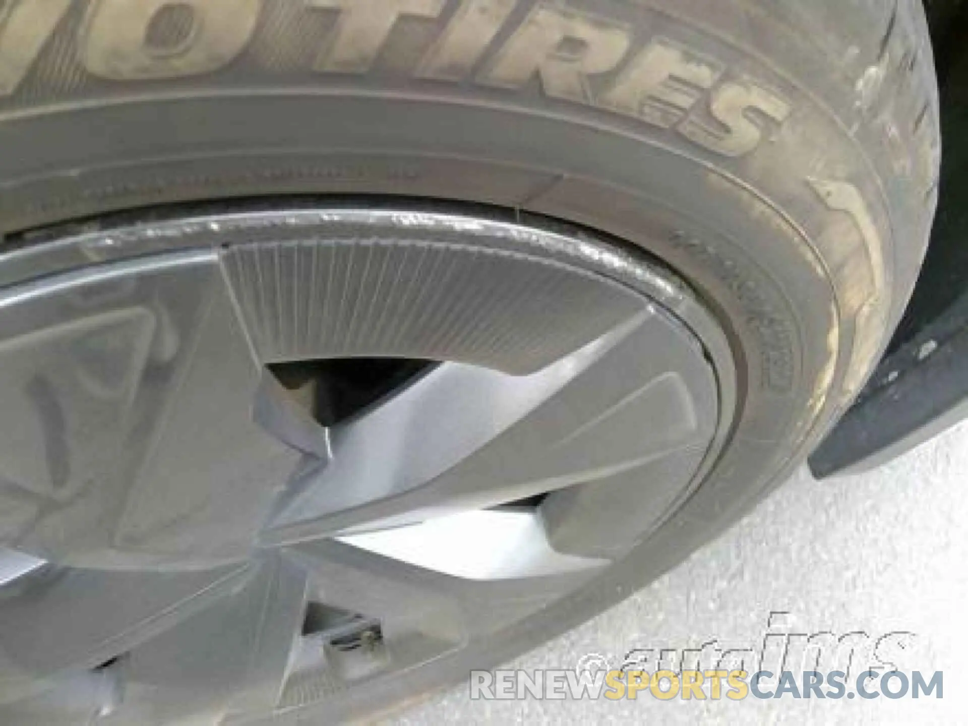 2 fotografías del automóvil dañado JTDACAAU2R3037503 TOYOTA PRIUS 2024