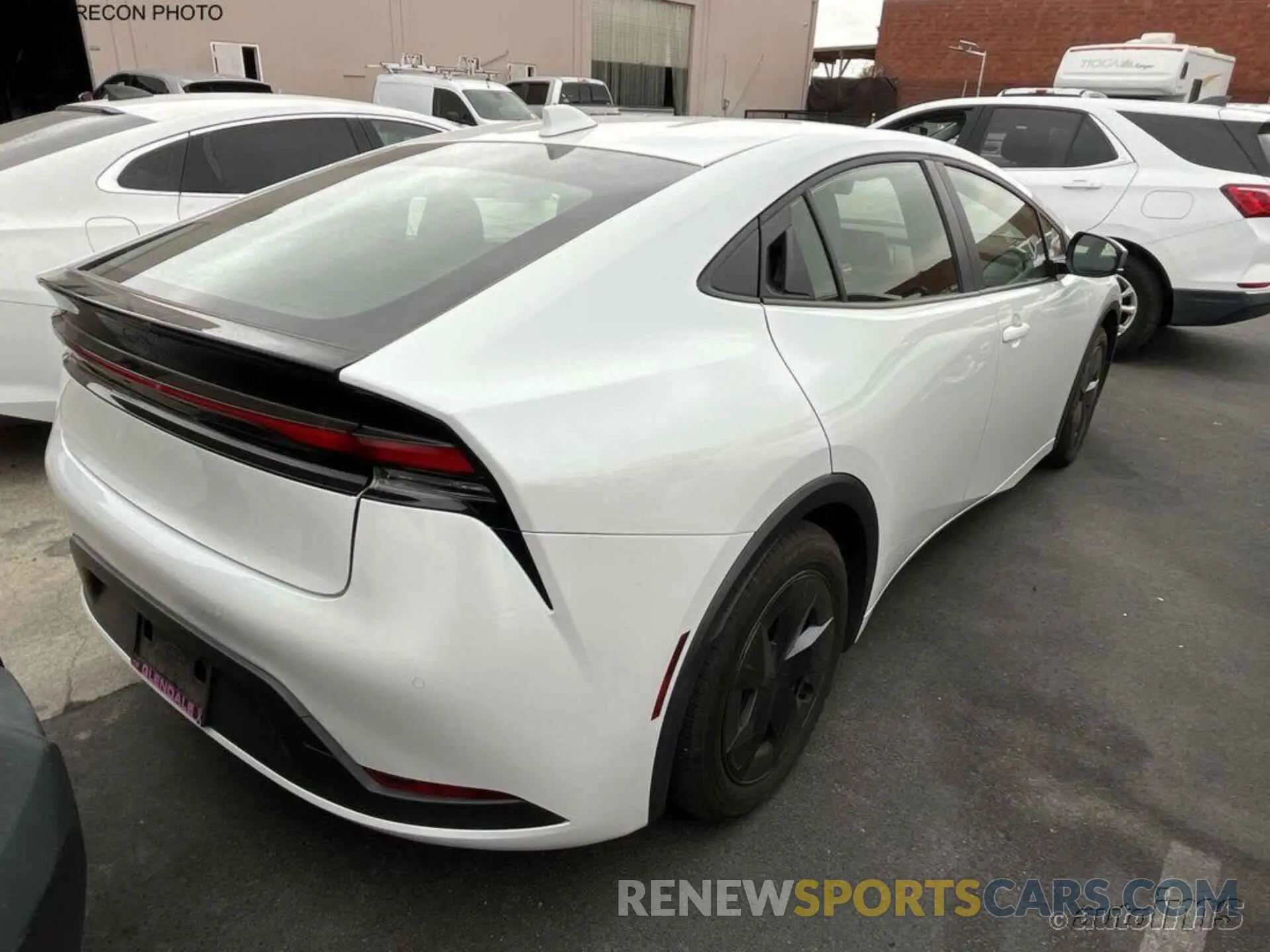 4 fotografías del automóvil dañado JTDACAAU2R3037503 TOYOTA PRIUS 2024
