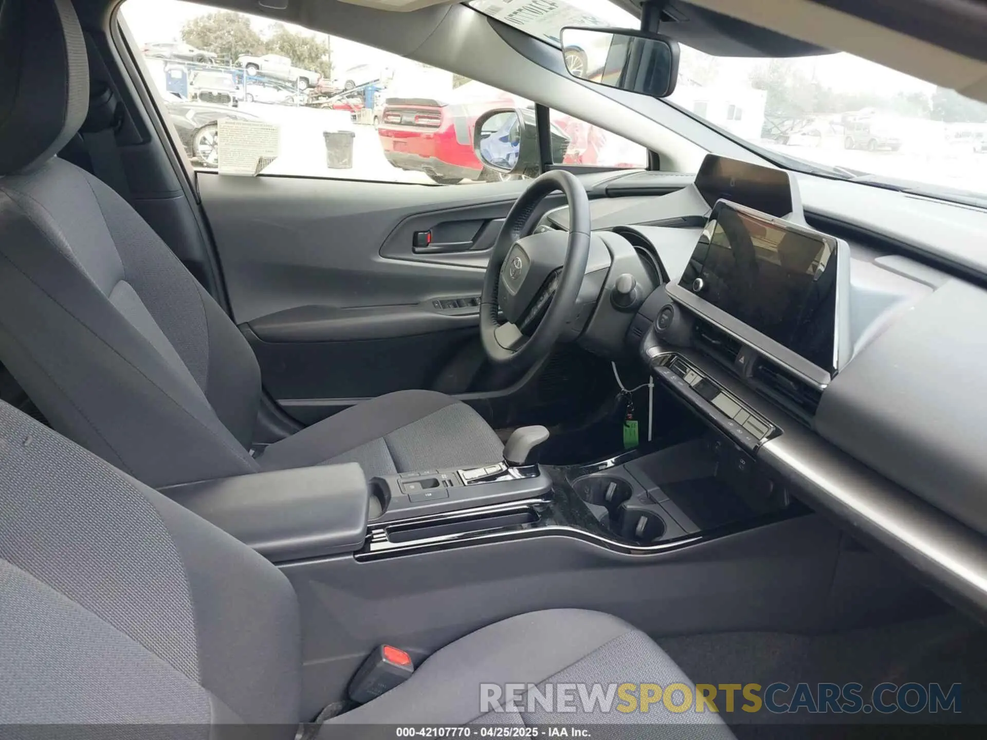 5 fotografías del automóvil dañado JTDACAAU2R3046380 TOYOTA PRIUS 2024