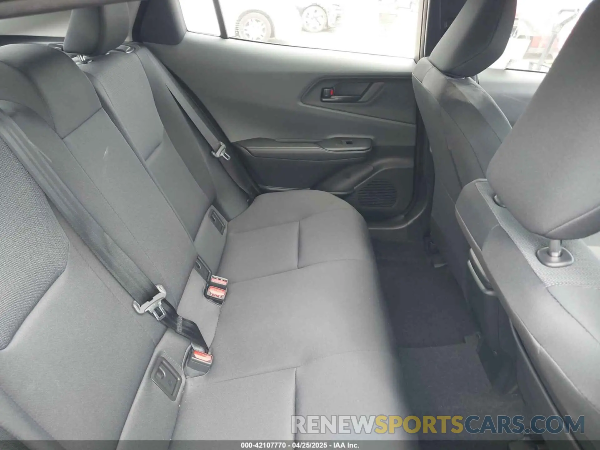 8 fotografías del automóvil dañado JTDACAAU2R3046380 TOYOTA PRIUS 2024