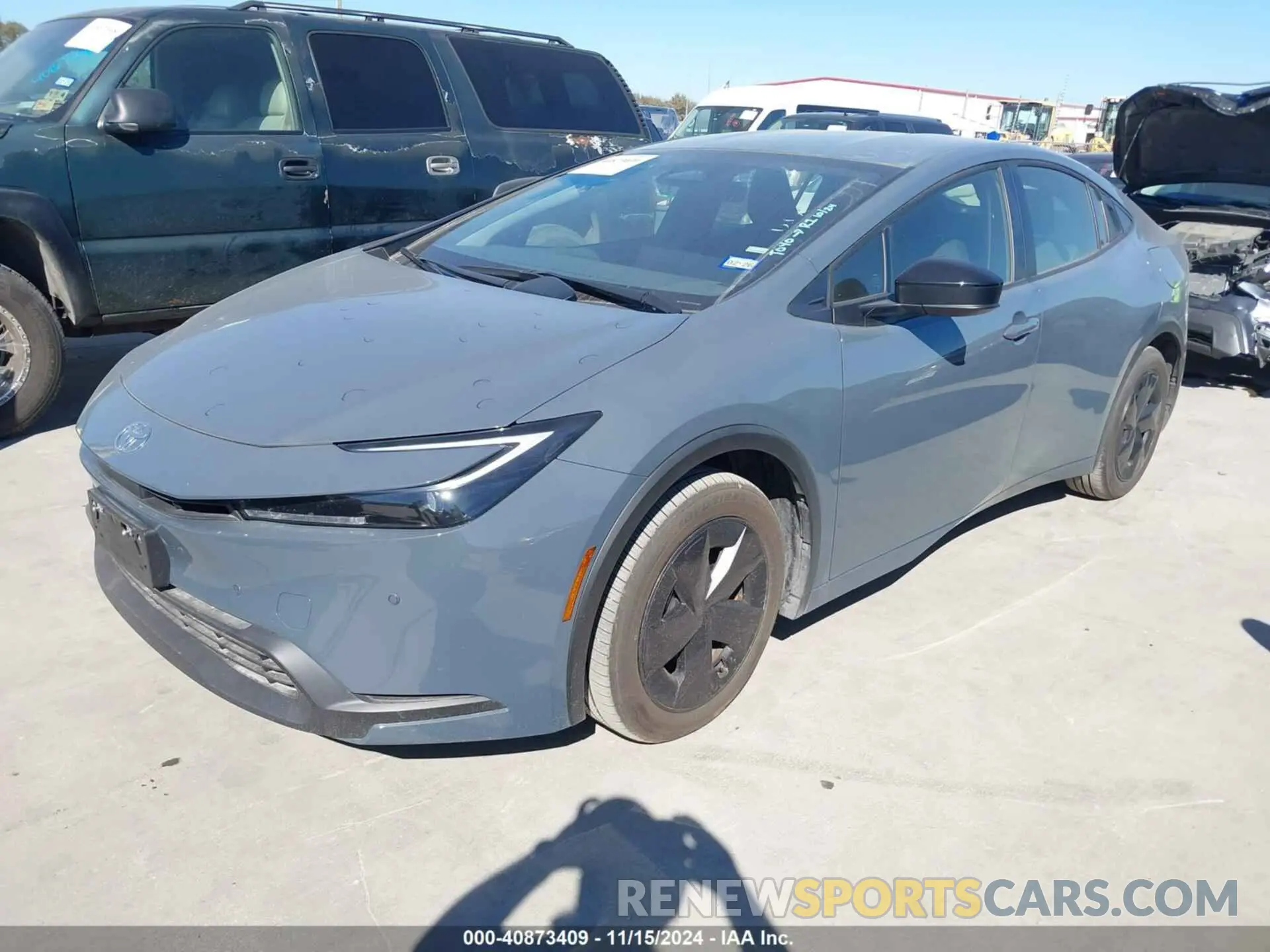 2 fotografías del automóvil dañado JTDACAAU3R3025649 TOYOTA PRIUS 2024