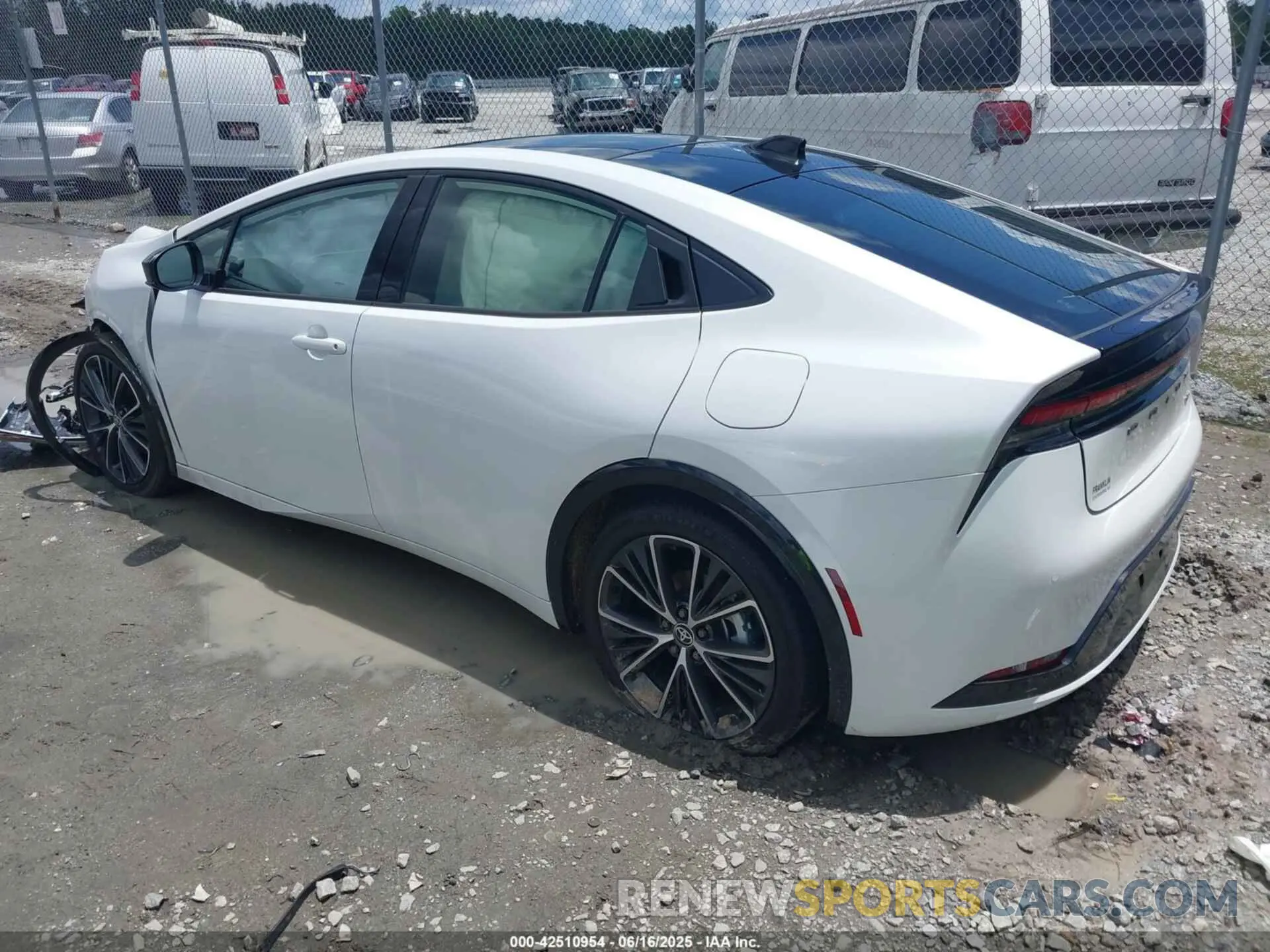 3 fotografías del automóvil dañado JTDACAAU4R3039625 TOYOTA PRIUS 2024