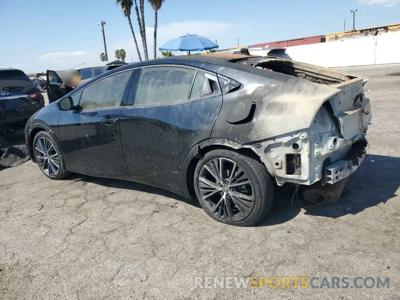 2 fotografías del automóvil dañado JTDACAAU5R3035471 TOYOTA PRIUS 2024