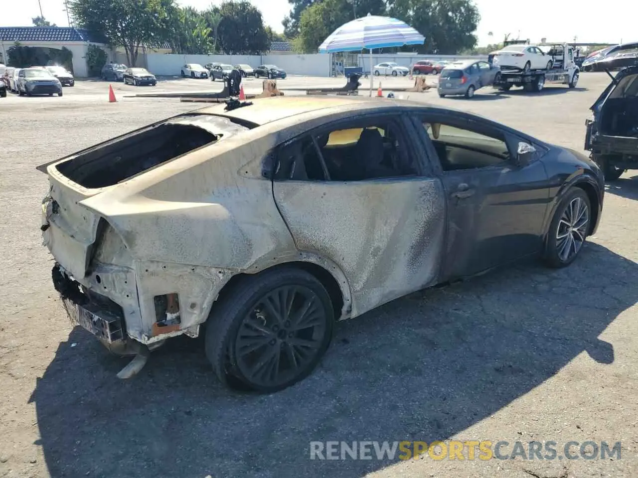3 fotografías del automóvil dañado JTDACAAU5R3035471 TOYOTA PRIUS 2024