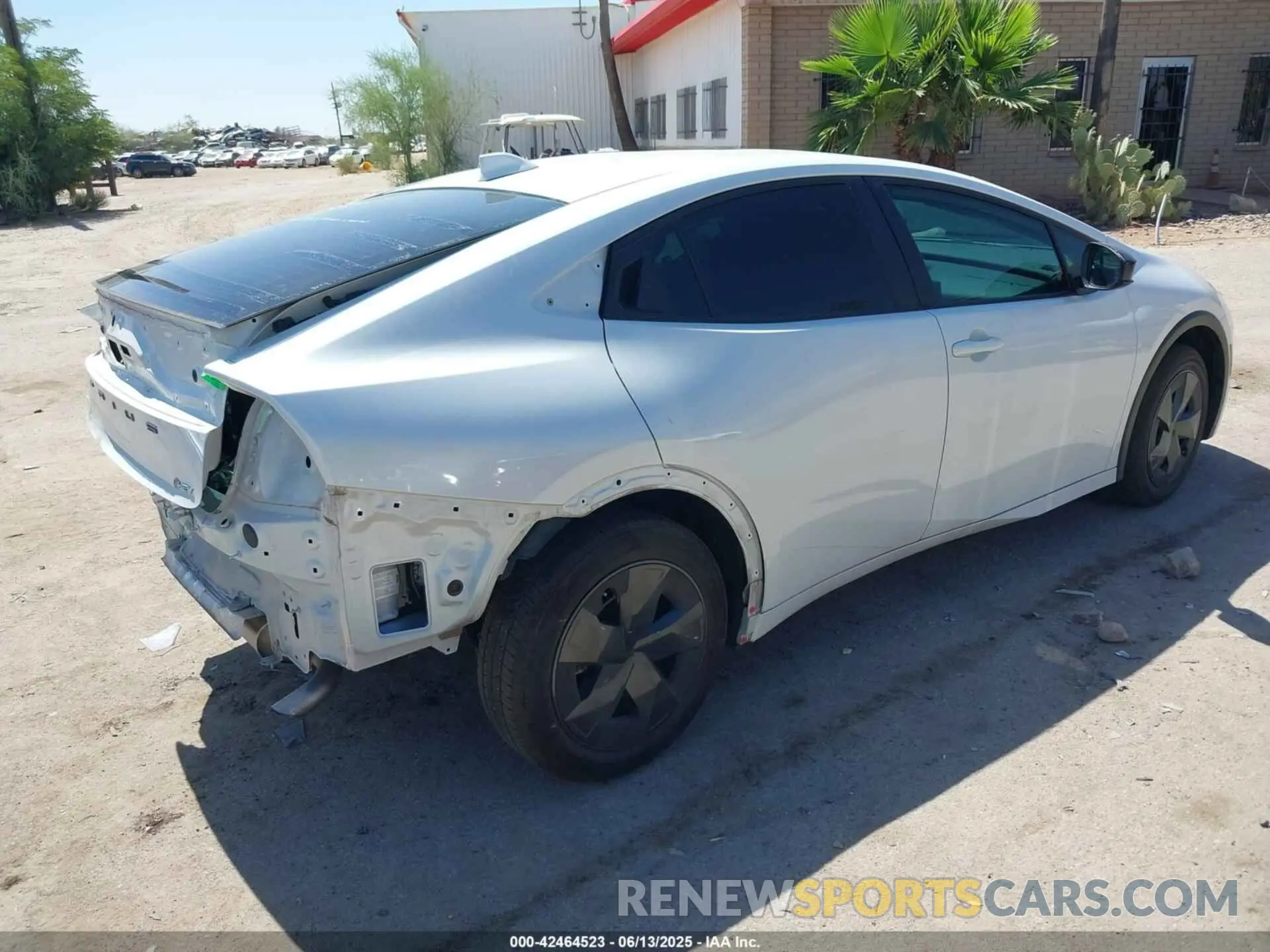 4 fotografías del automóvil dañado JTDACAAU5R3046244 TOYOTA PRIUS 2024