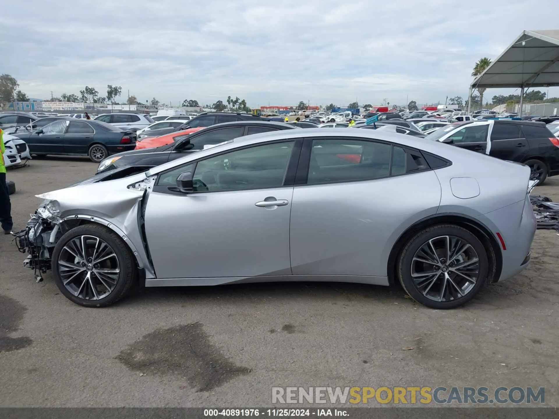 15 fotografías del automóvil dañado JTDACAAU6R3035009 TOYOTA PRIUS 2024