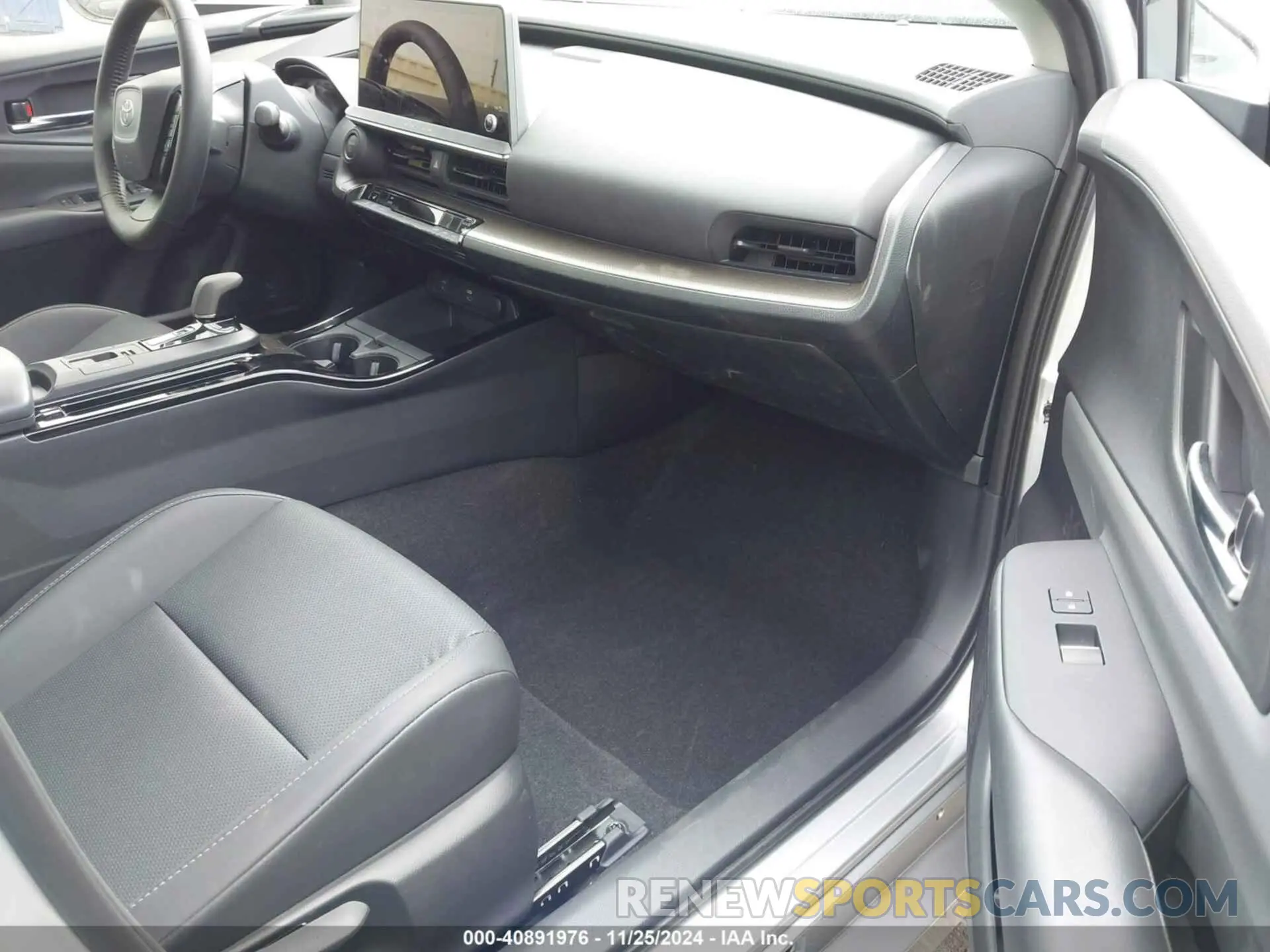 5 fotografías del automóvil dañado JTDACAAU6R3035009 TOYOTA PRIUS 2024