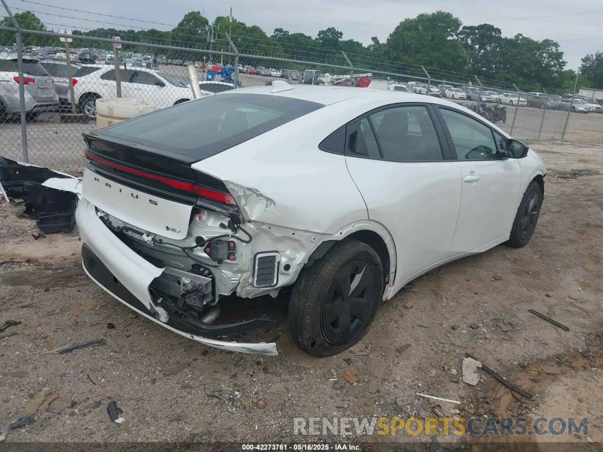 4 fotografías del automóvil dañado JTDACAAU6R3038069 TOYOTA PRIUS 2024