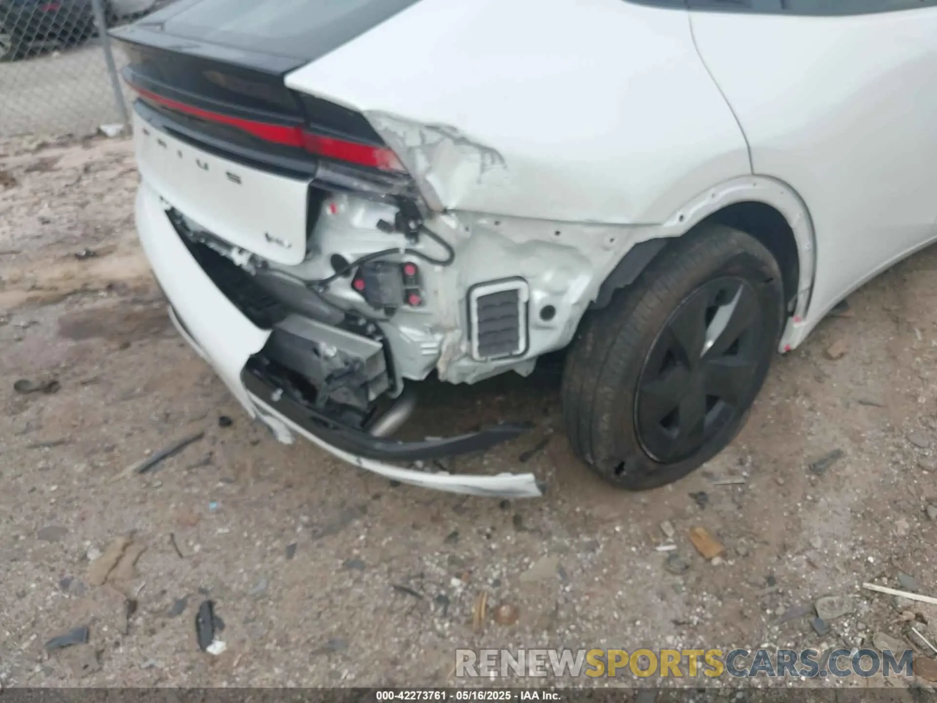 6 fotografías del automóvil dañado JTDACAAU6R3038069 TOYOTA PRIUS 2024