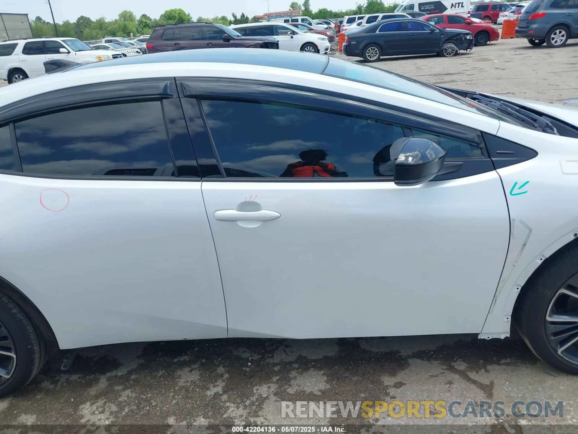 14 fotografías del automóvil dañado JTDACAAU6R3042736 TOYOTA PRIUS 2024