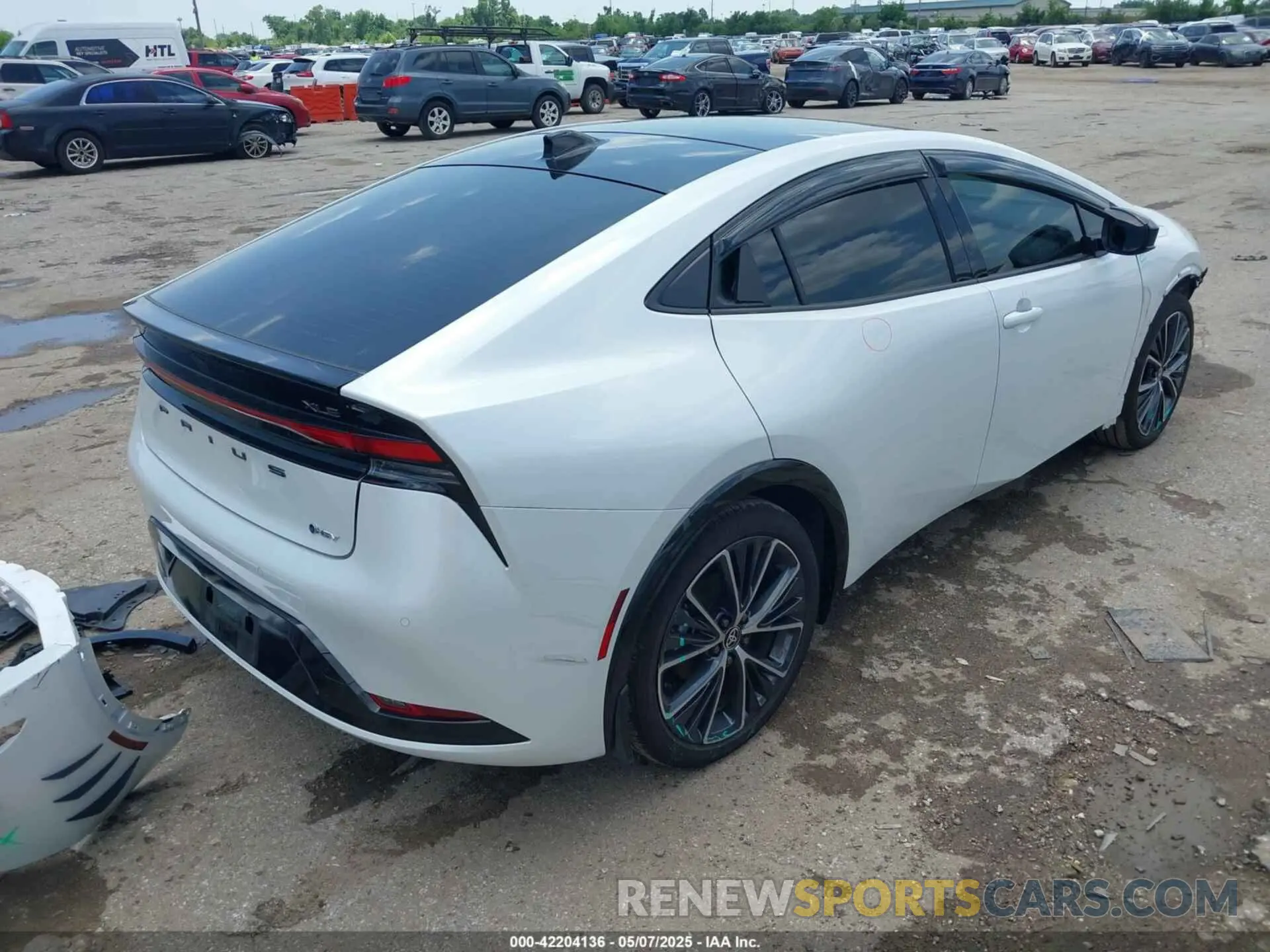 4 fotografías del automóvil dañado JTDACAAU6R3042736 TOYOTA PRIUS 2024