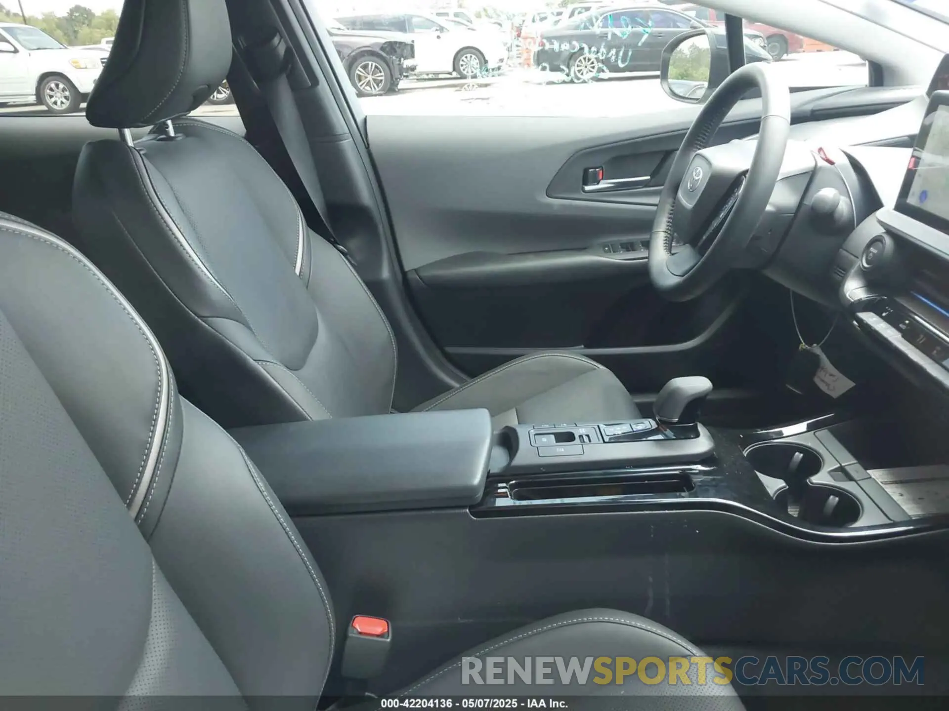 5 fotografías del automóvil dañado JTDACAAU6R3042736 TOYOTA PRIUS 2024