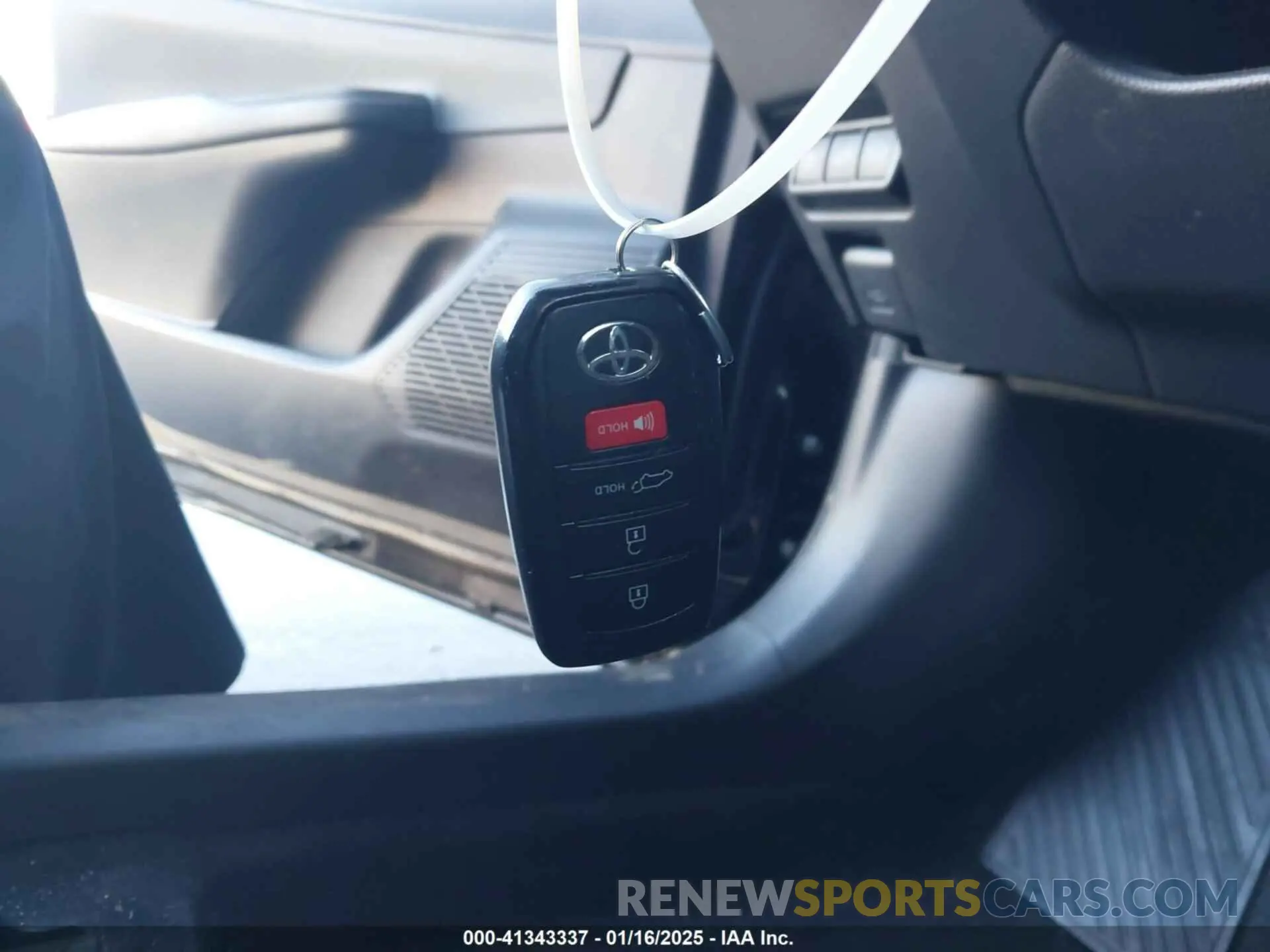 11 fotografías del automóvil dañado JTDACAAU7R3017893 TOYOTA PRIUS 2024