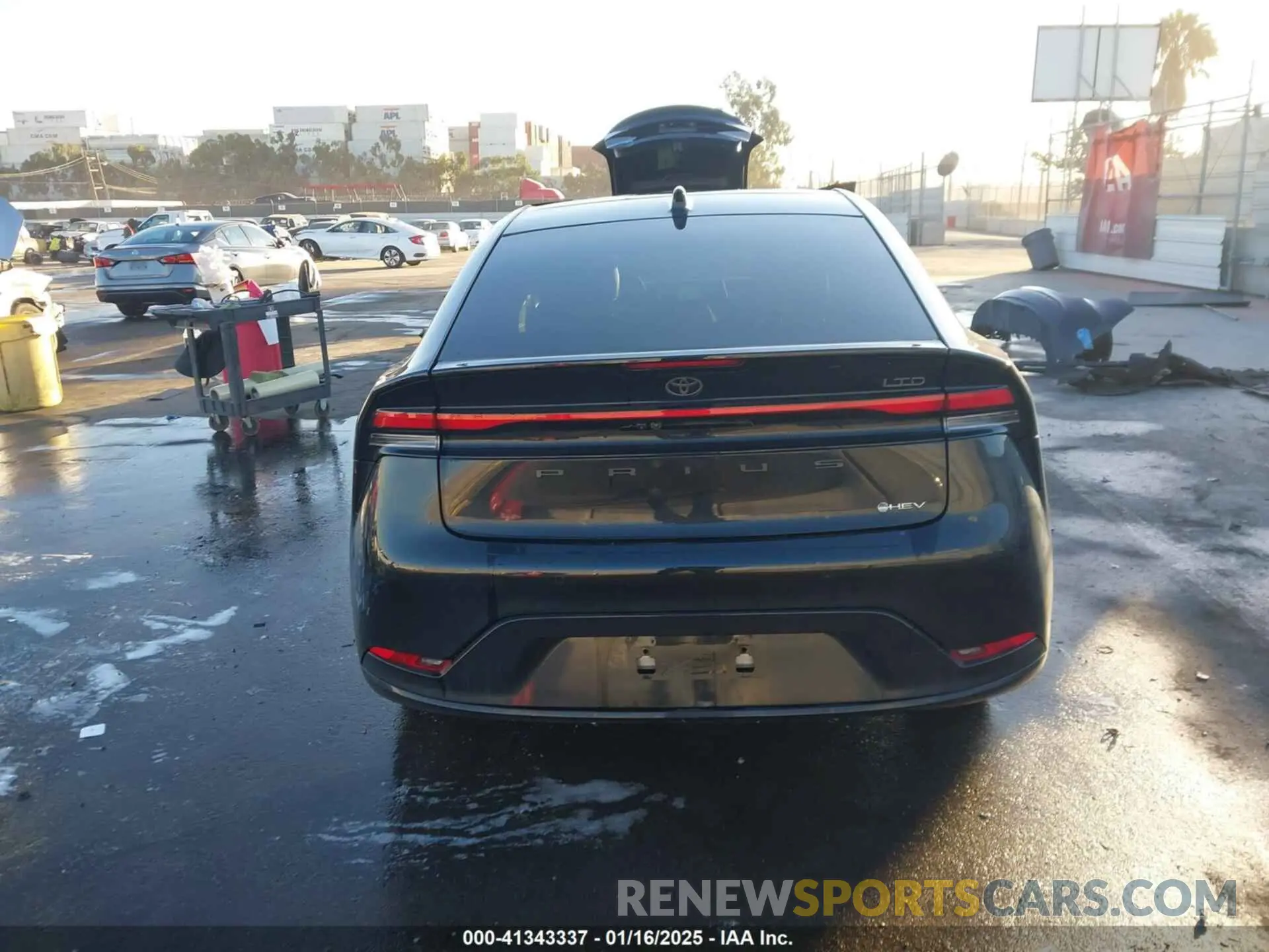 17 fotografías del automóvil dañado JTDACAAU7R3017893 TOYOTA PRIUS 2024