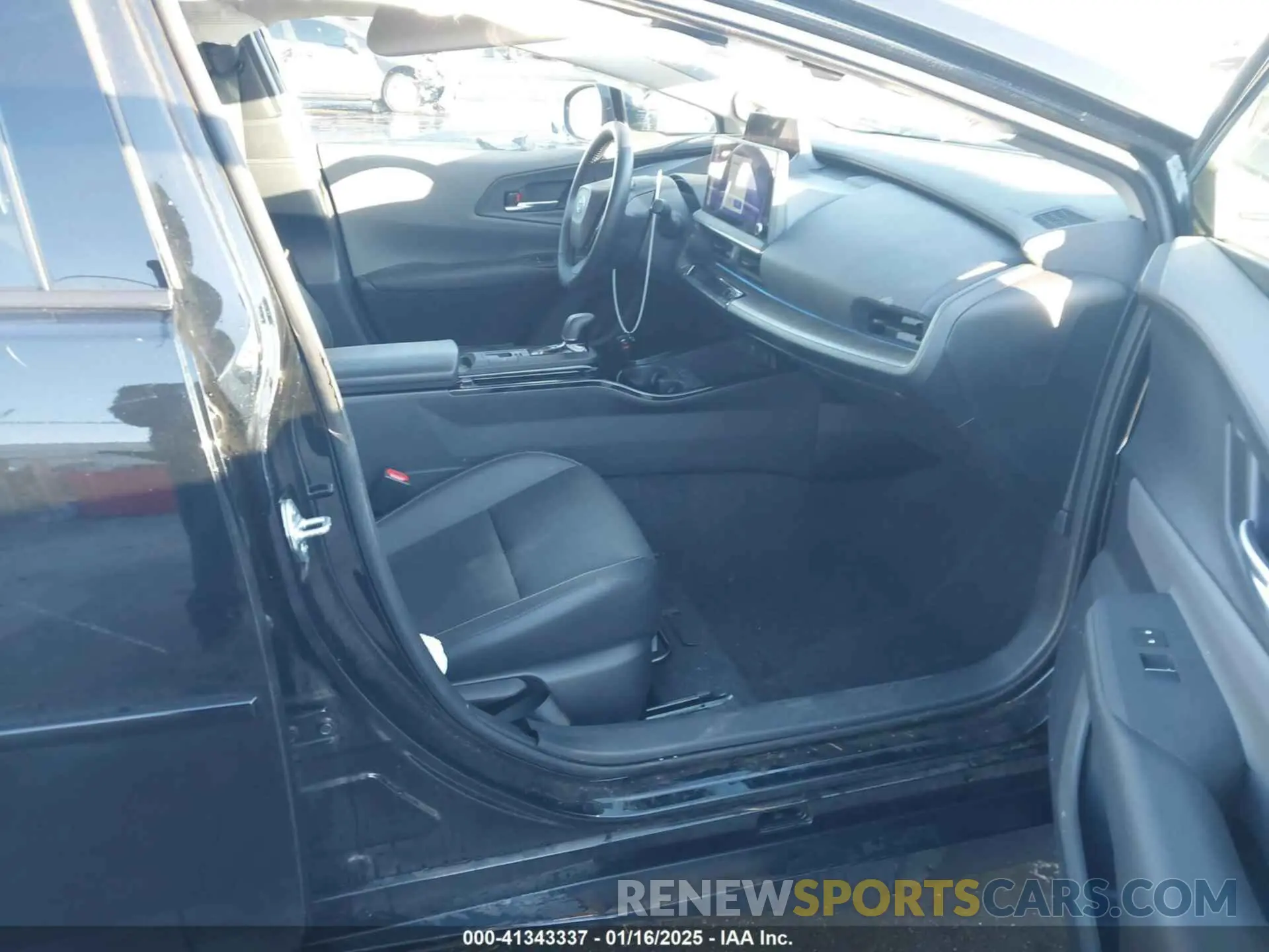 5 fotografías del automóvil dañado JTDACAAU7R3017893 TOYOTA PRIUS 2024