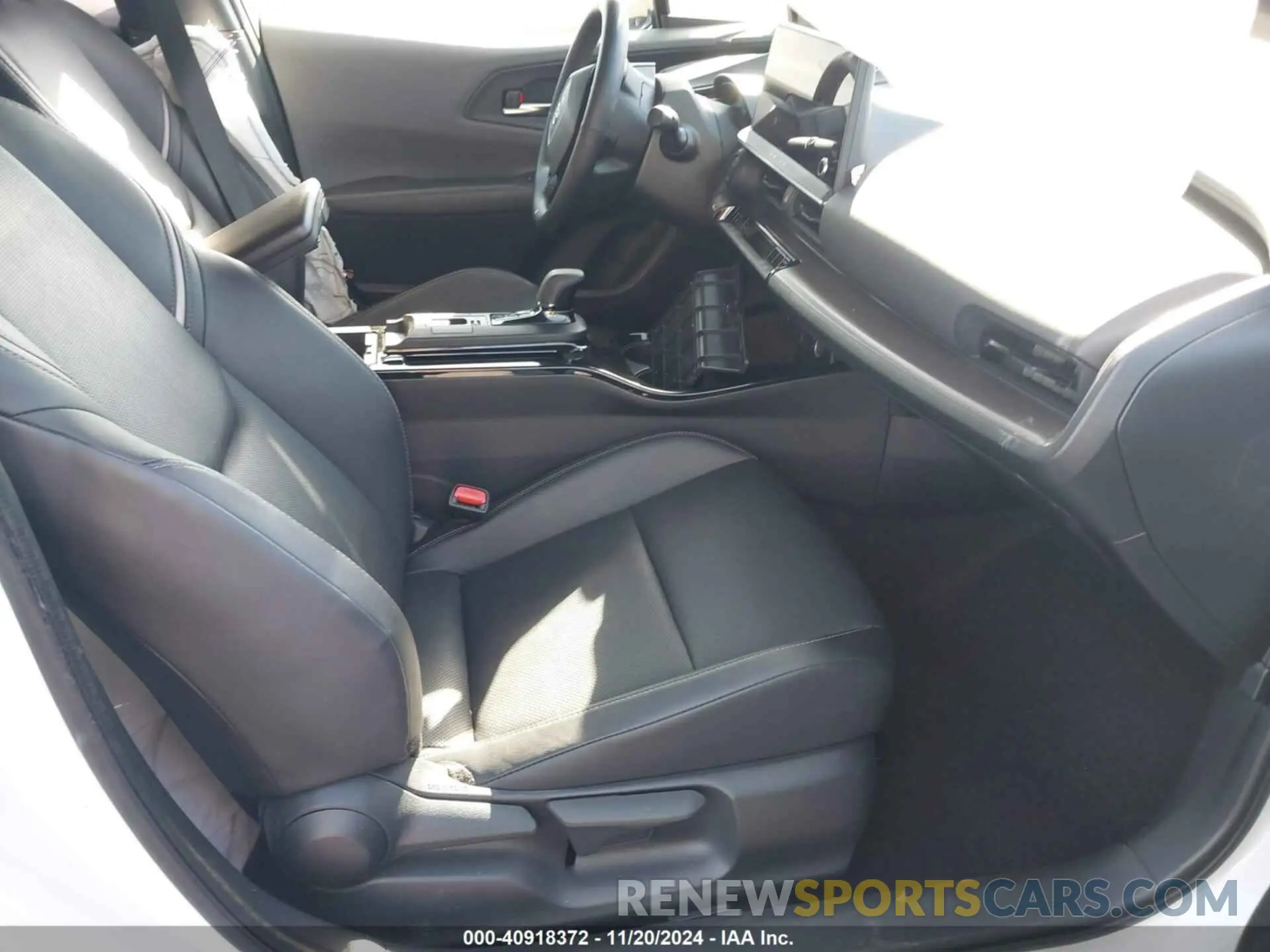 5 fotografías del automóvil dañado JTDACAAU7R3022463 TOYOTA PRIUS 2024