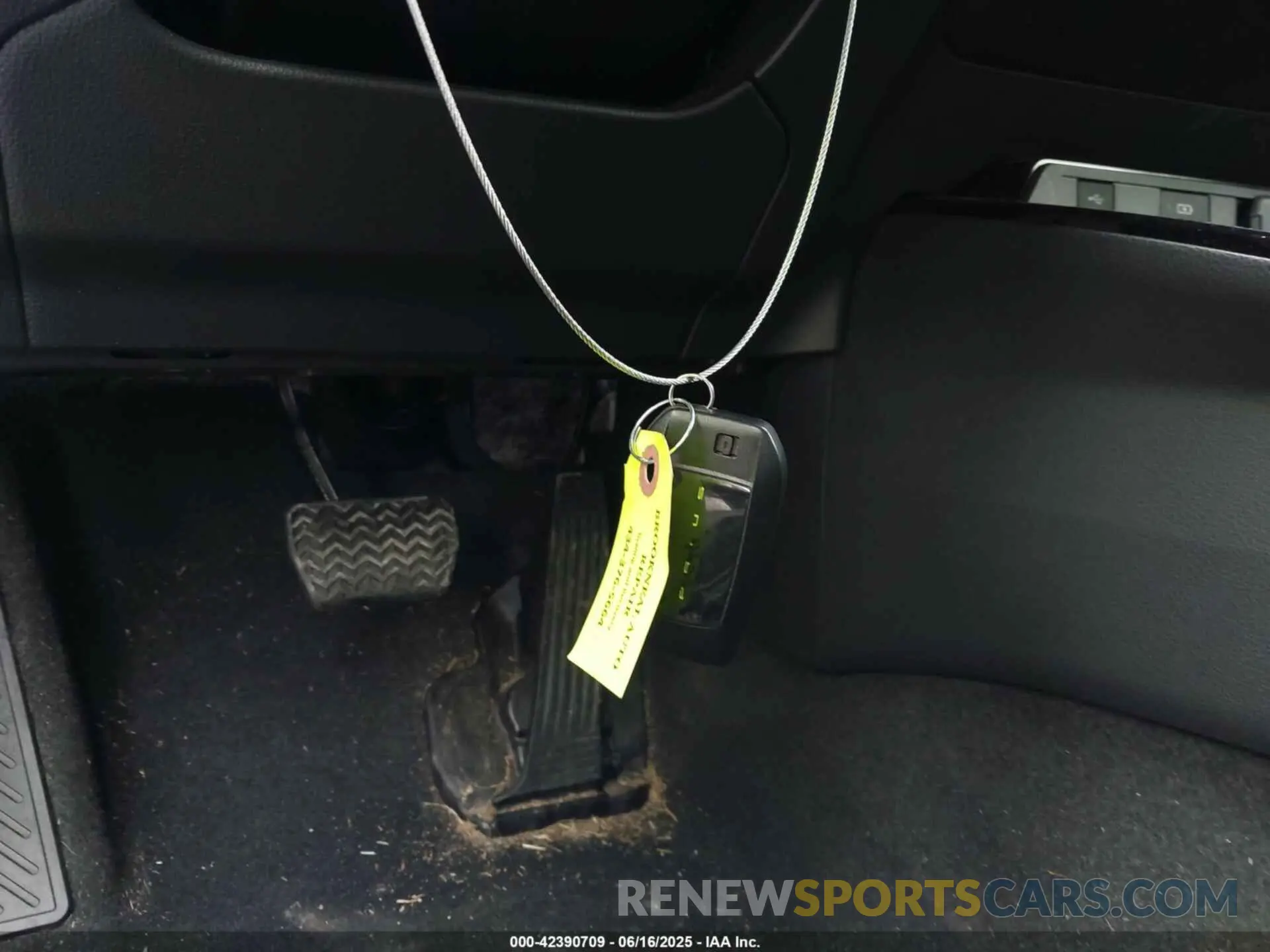 11 fotografías del automóvil dañado JTDACAAU8R3030619 TOYOTA PRIUS 2024