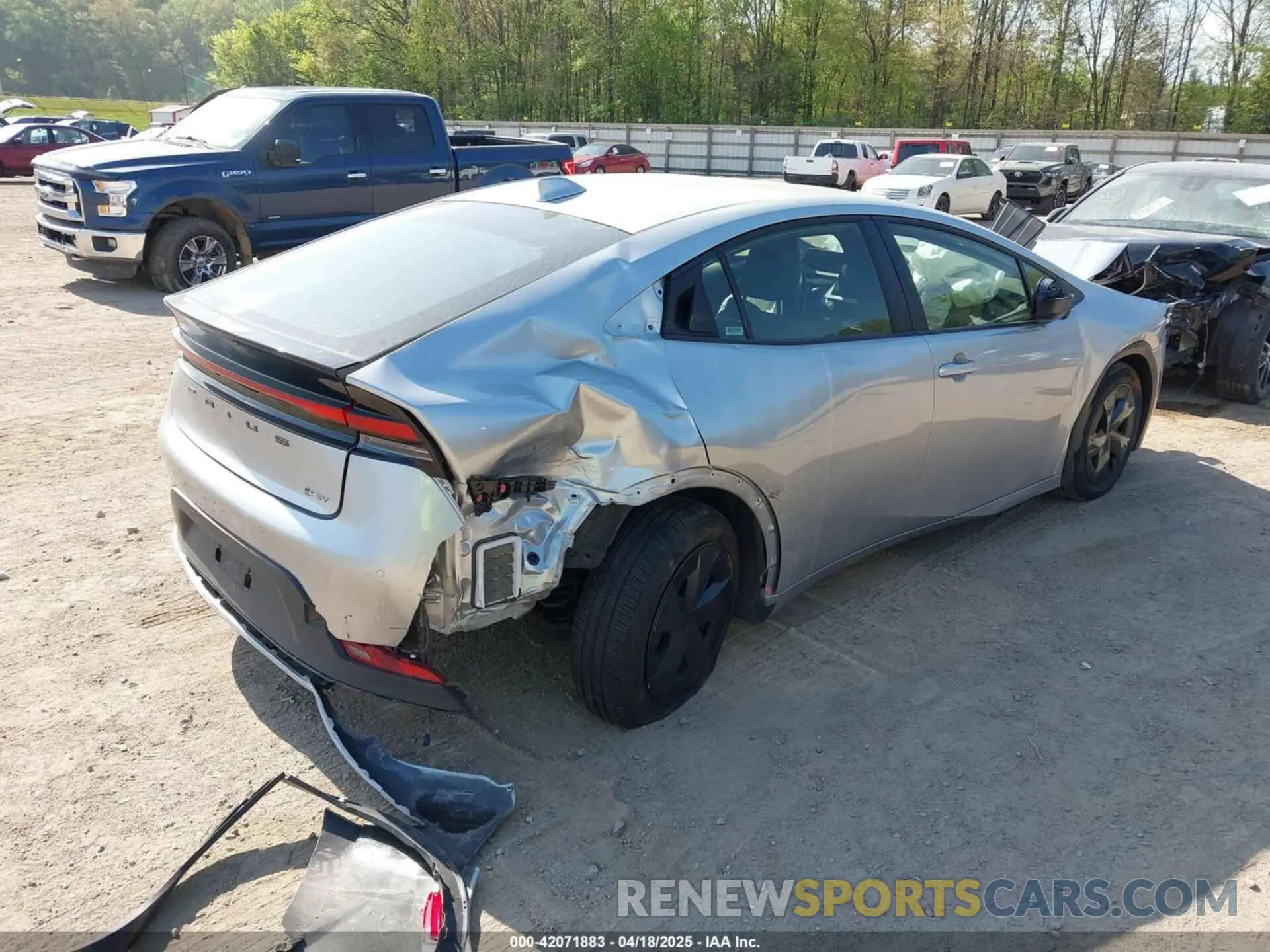 4 fotografías del automóvil dañado JTDACAAU9R3028037 TOYOTA PRIUS 2024