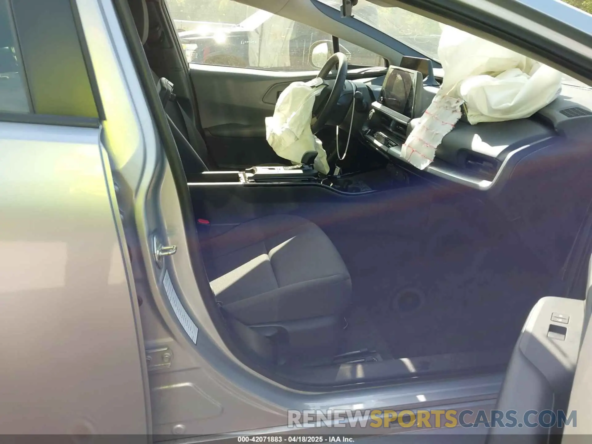 5 fotografías del automóvil dañado JTDACAAU9R3028037 TOYOTA PRIUS 2024