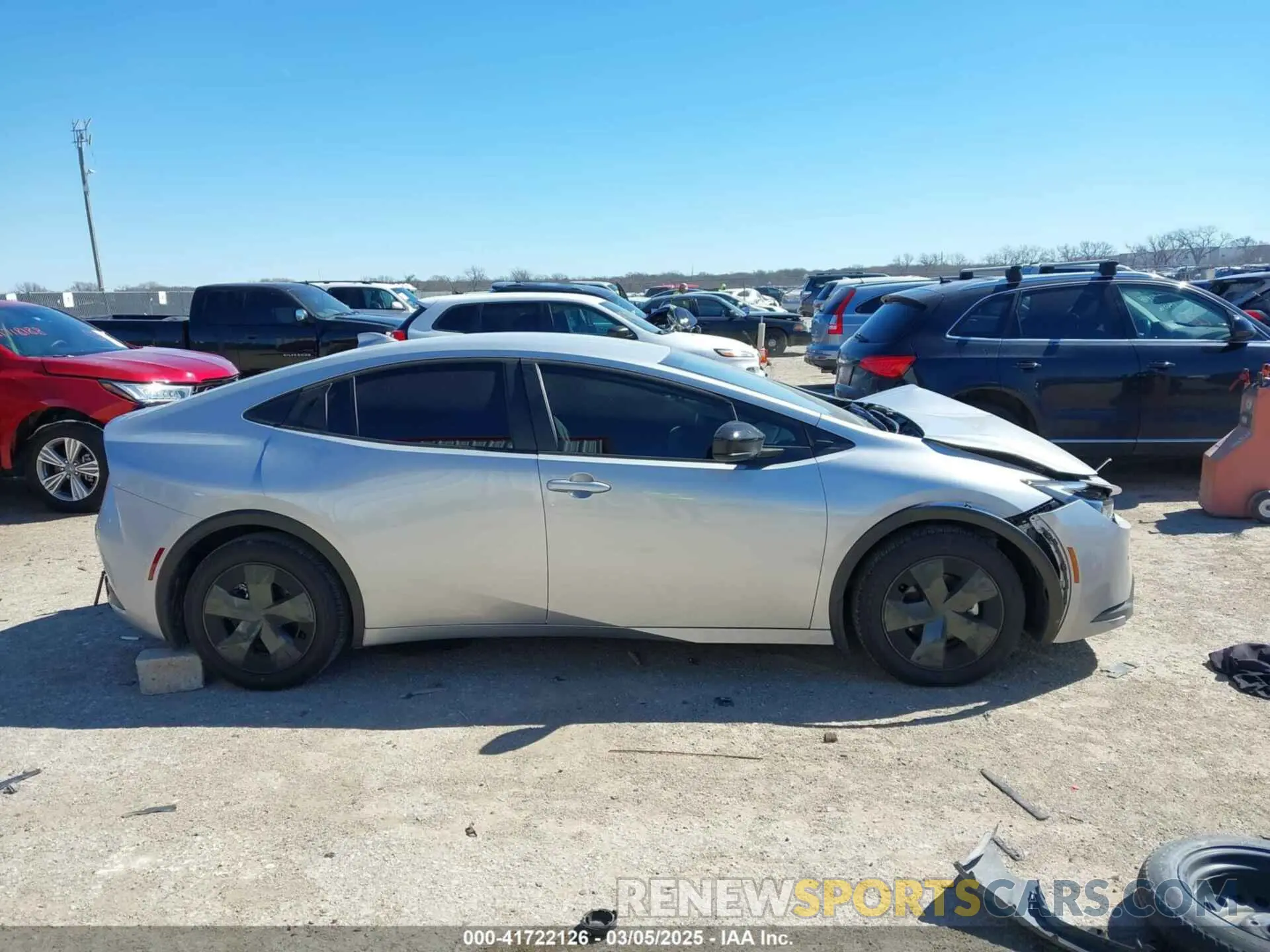 13 fotografías del automóvil dañado JTDACAAU9R3043332 TOYOTA PRIUS 2024