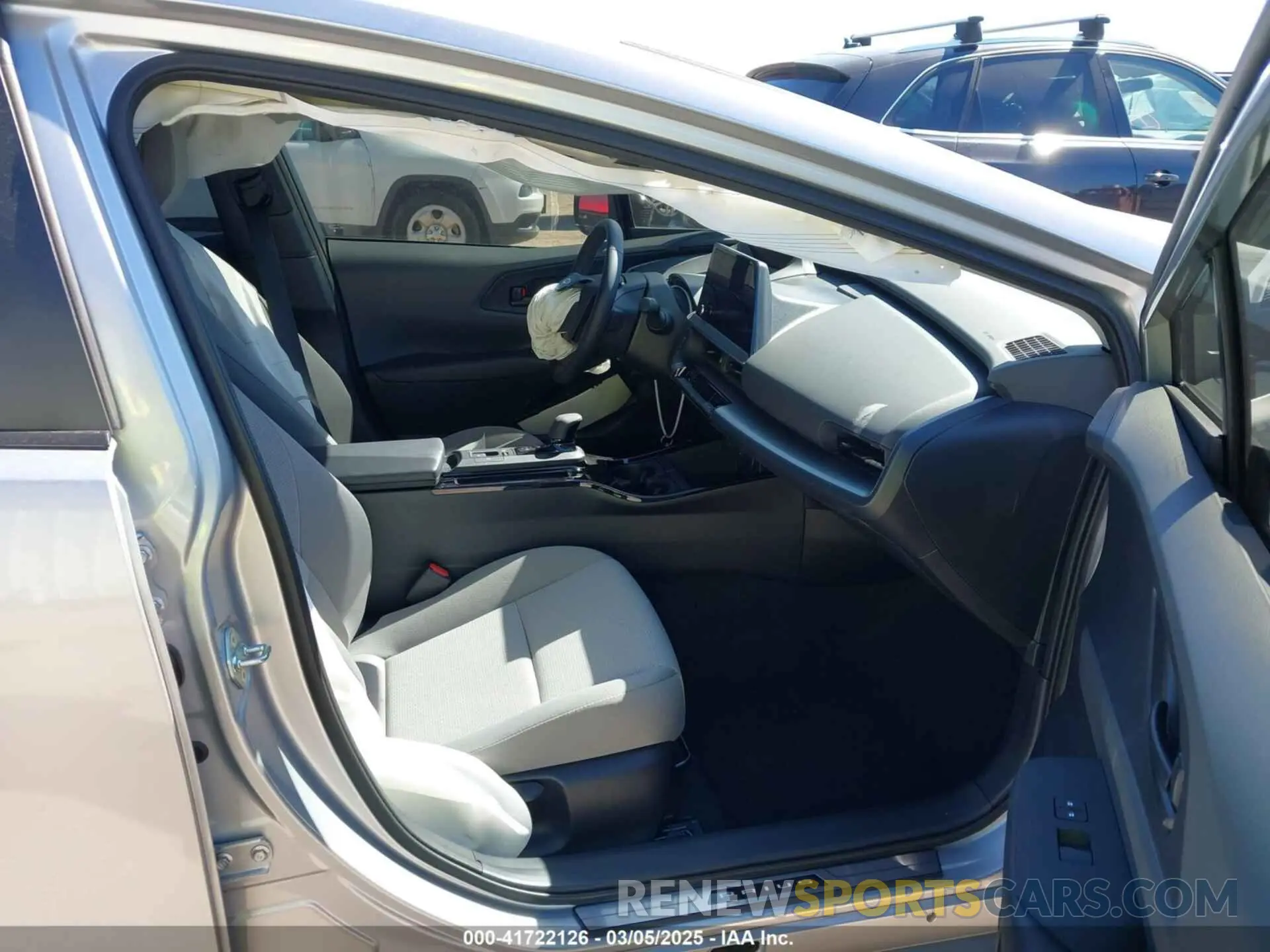 5 fotografías del automóvil dañado JTDACAAU9R3043332 TOYOTA PRIUS 2024