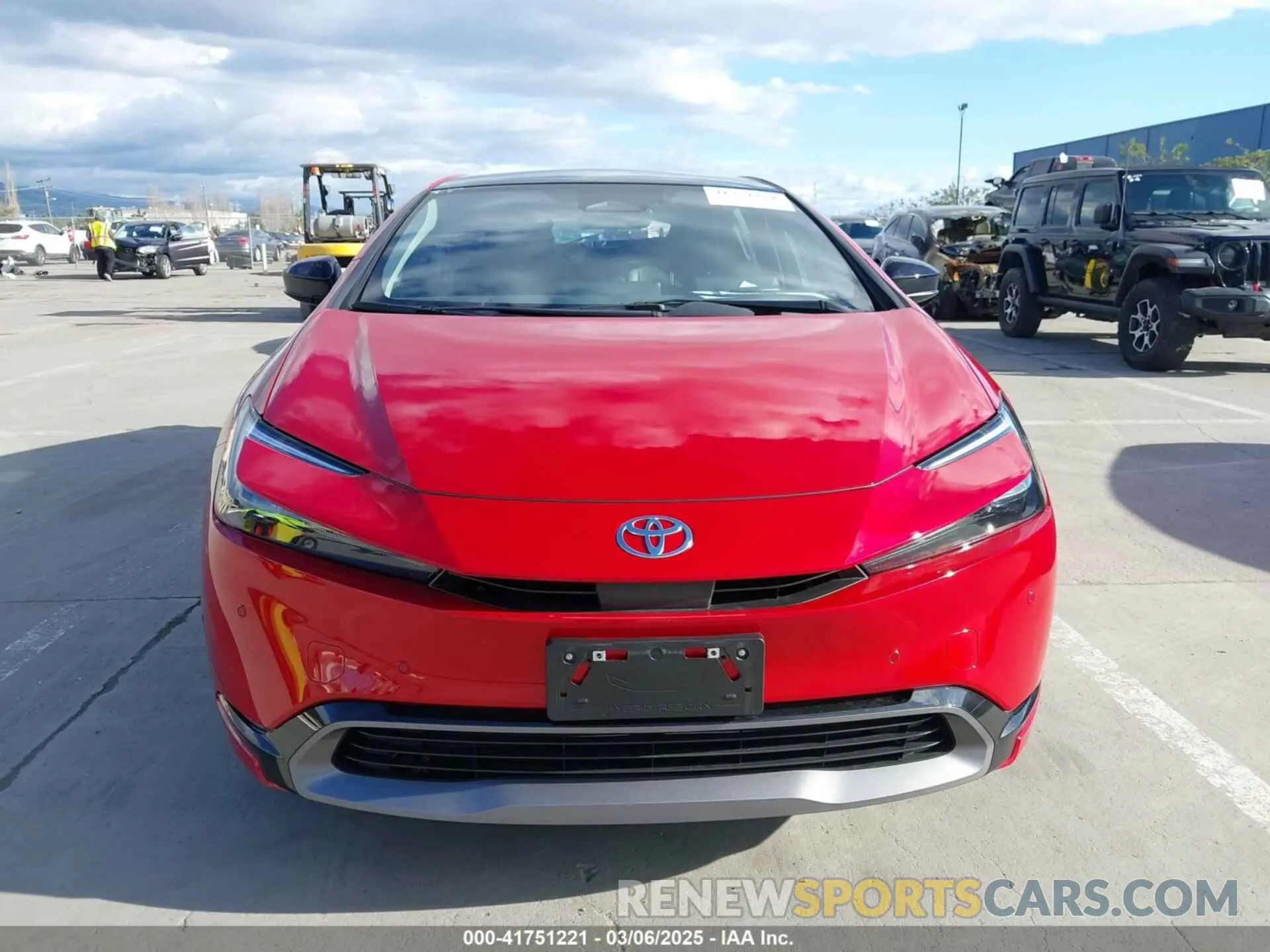 12 fotografías del automóvil dañado JTDACAAU9R3048627 TOYOTA PRIUS 2024