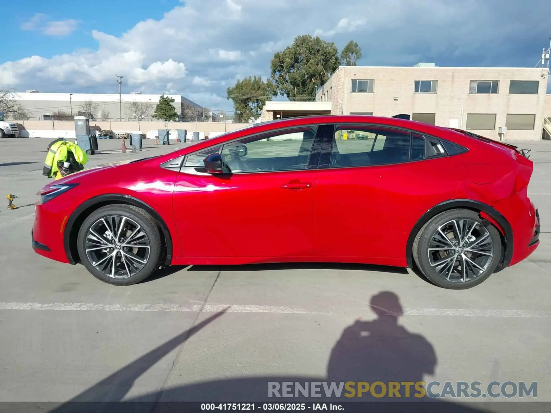 14 fotografías del automóvil dañado JTDACAAU9R3048627 TOYOTA PRIUS 2024