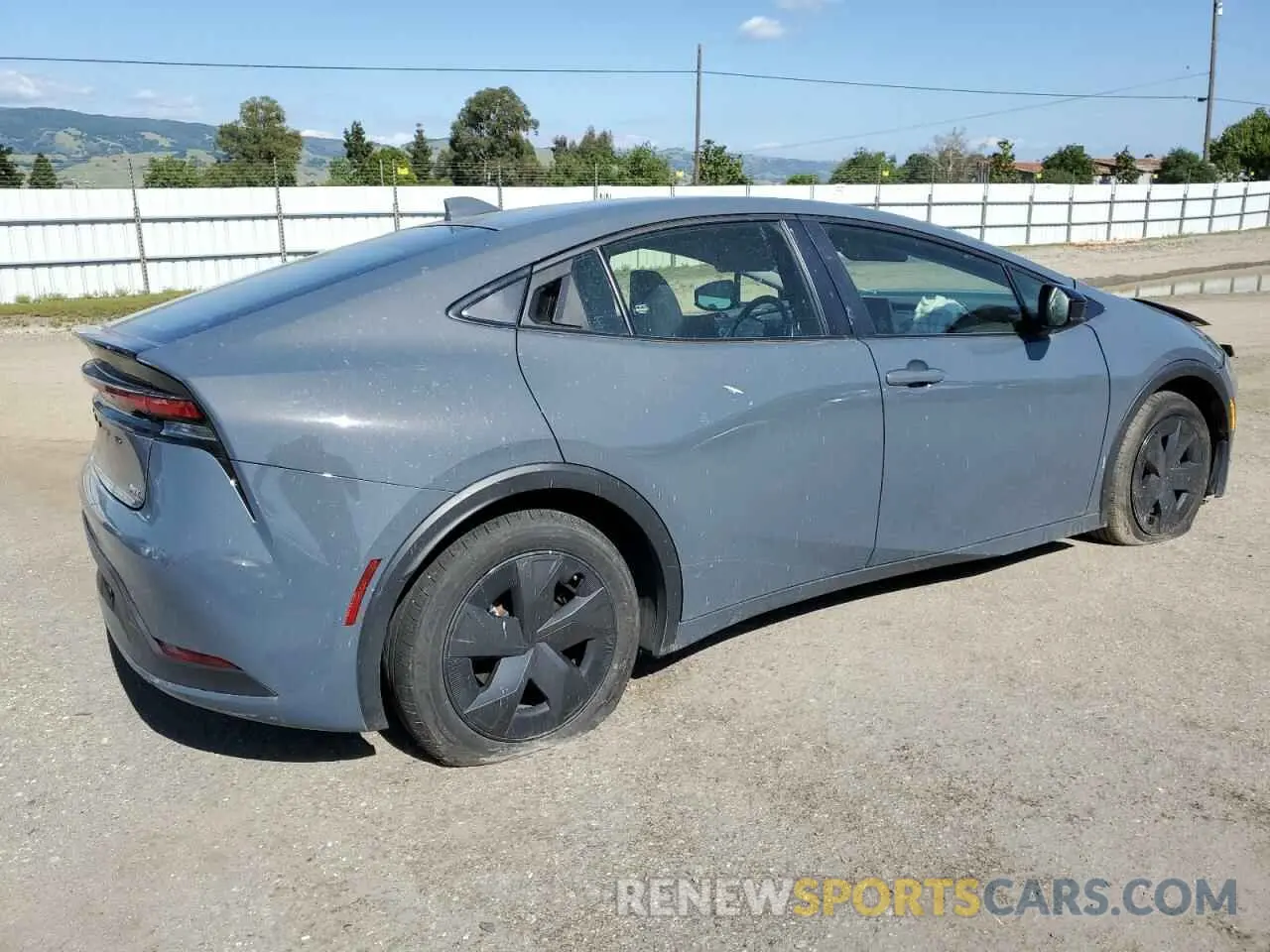 3 fotografías del automóvil dañado JTDACAAUXR3019525 TOYOTA PRIUS 2024