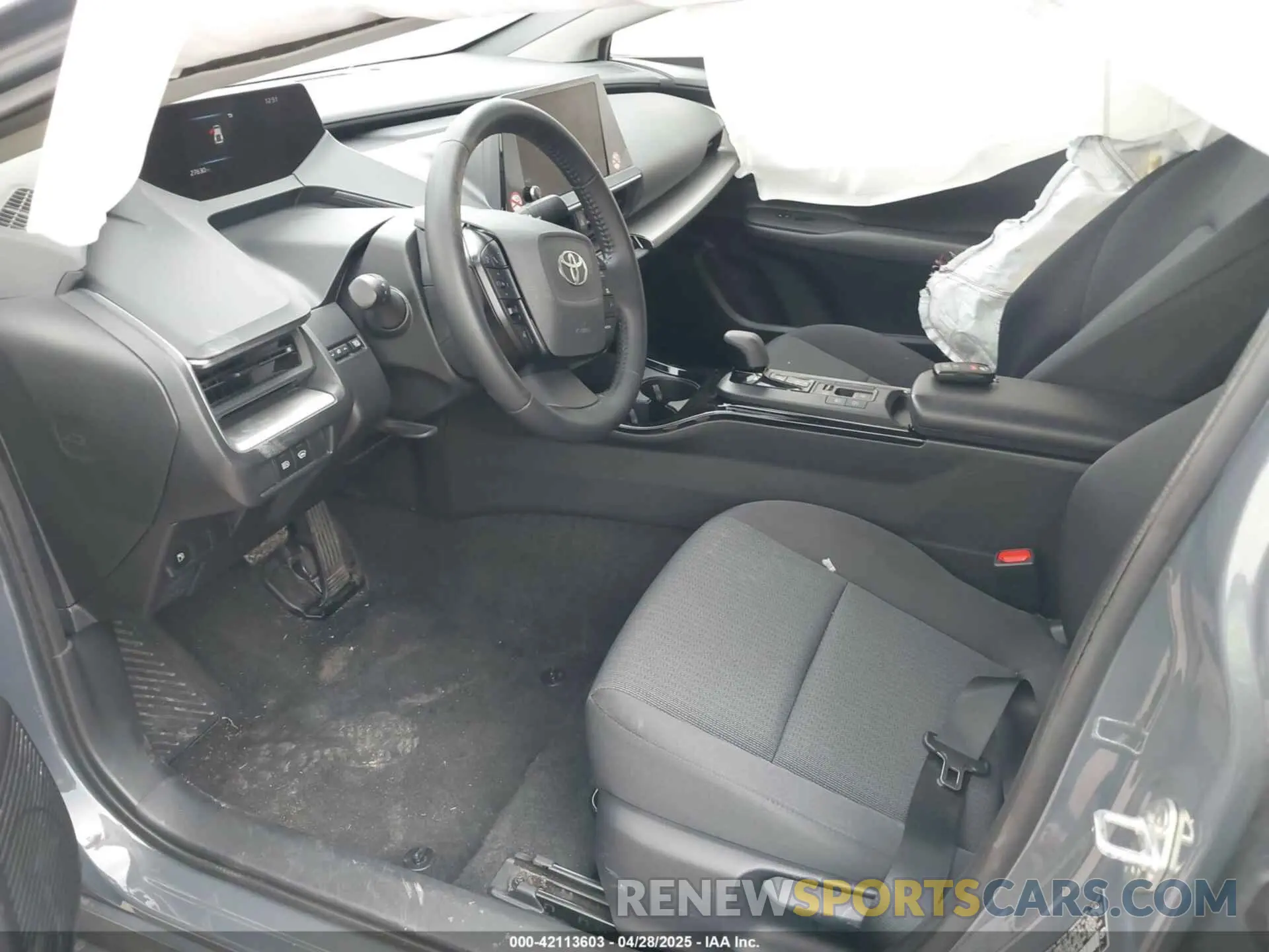5 fotografías del automóvil dañado JTDACAAUXR3020786 TOYOTA PRIUS 2024