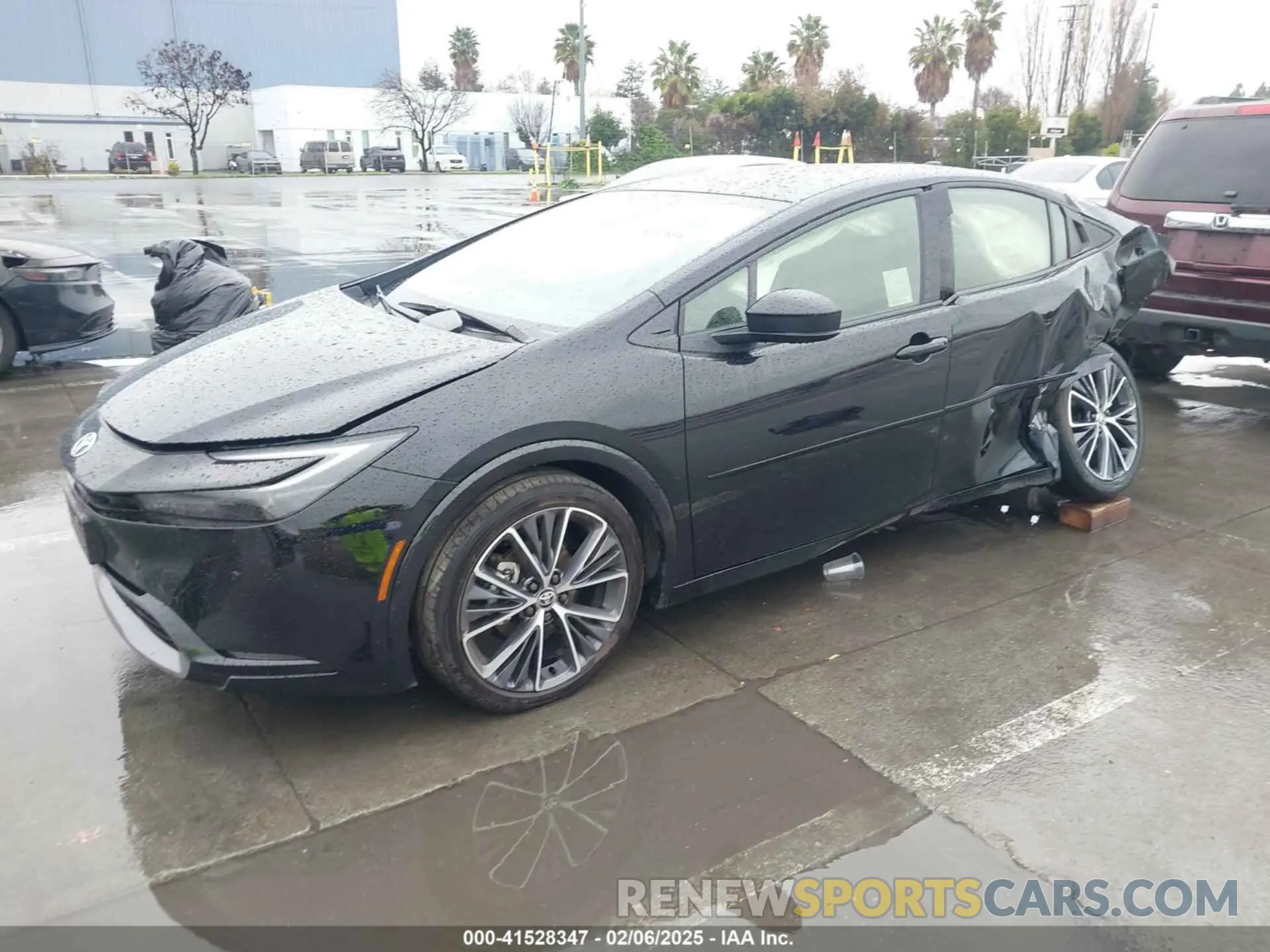 2 fotografías del automóvil dañado JTDACAAUXR3035434 TOYOTA PRIUS 2024