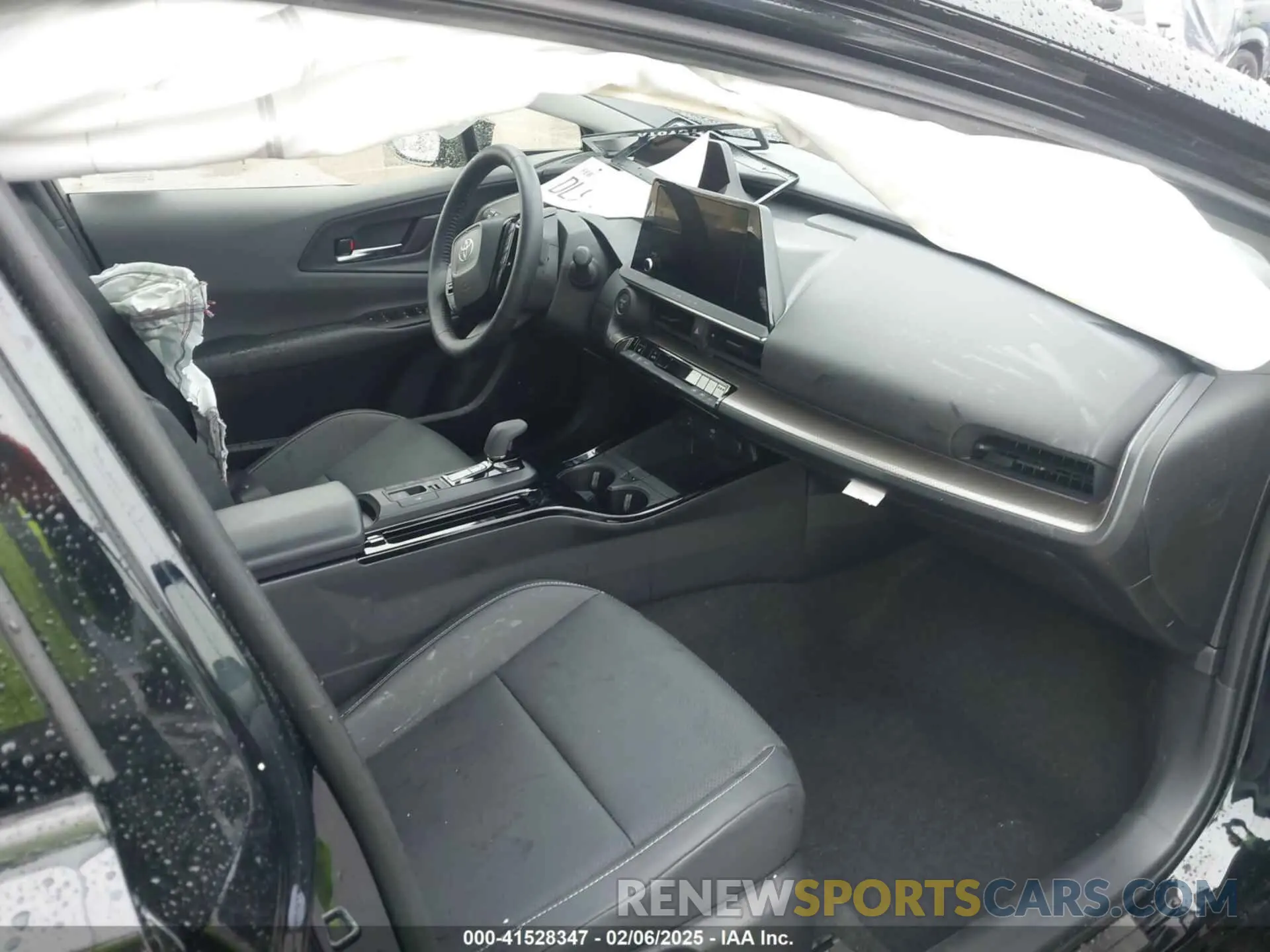 5 fotografías del automóvil dañado JTDACAAUXR3035434 TOYOTA PRIUS 2024