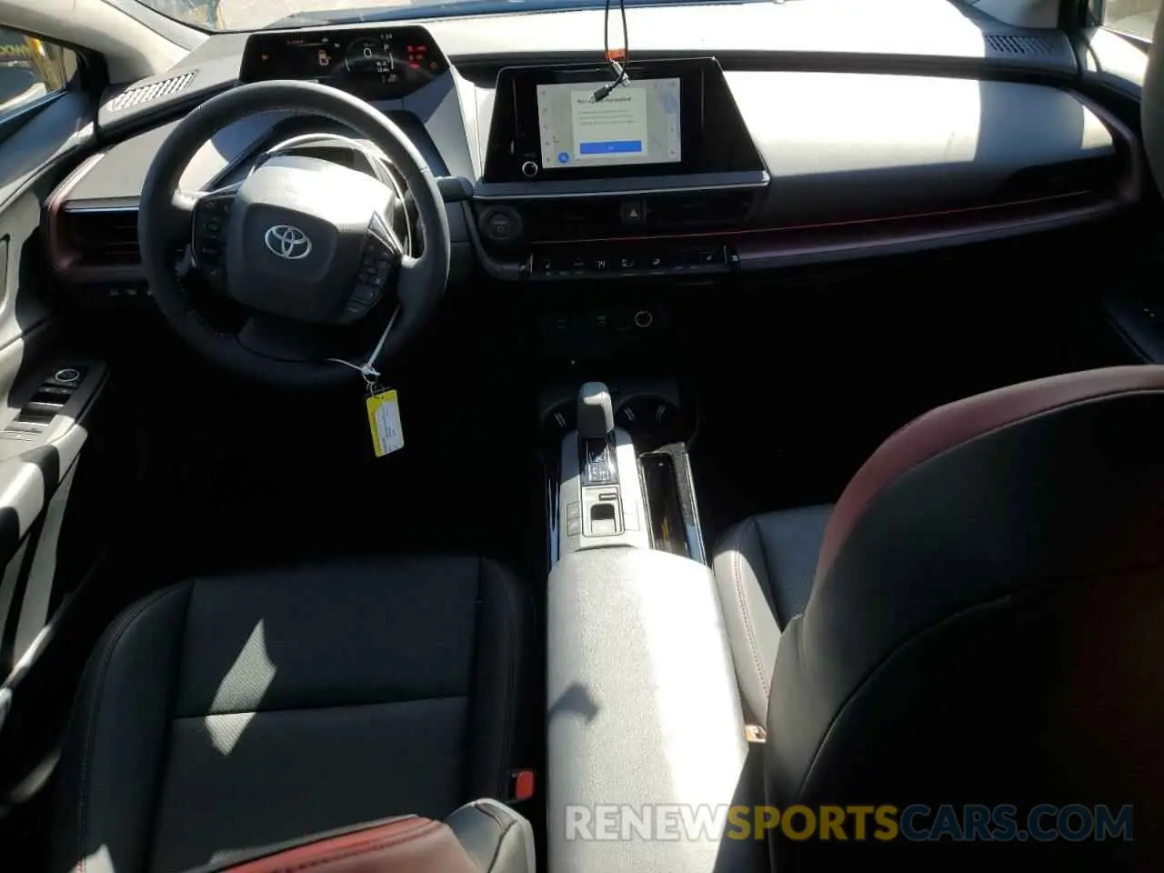 8 fotografías del automóvil dañado JTDACACU2R3026028 TOYOTA PRIUS 2024