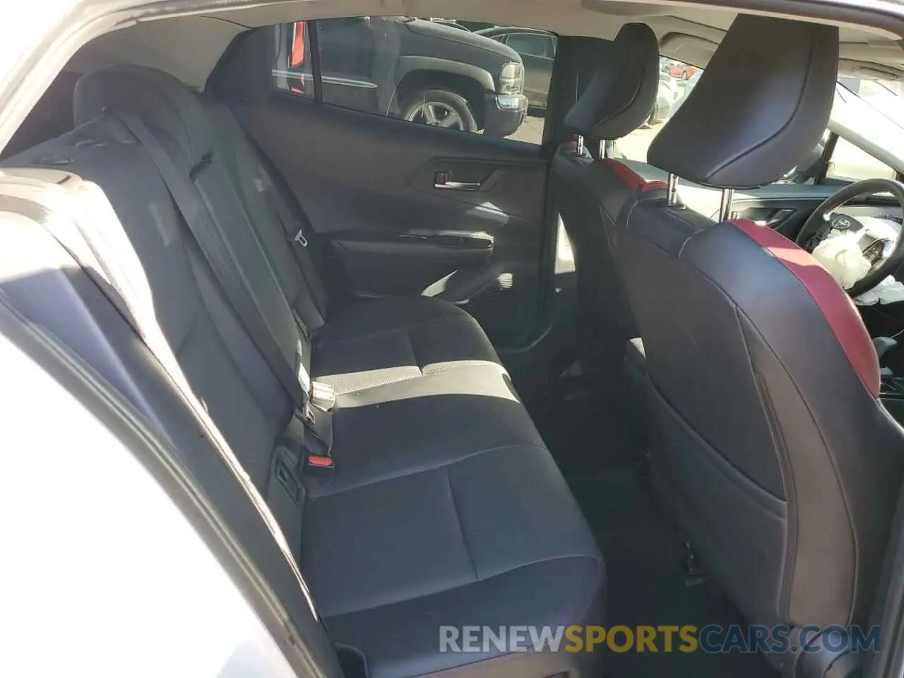 10 fotografías del automóvil dañado JTDACACU4R3014639 TOYOTA PRIUS 2024