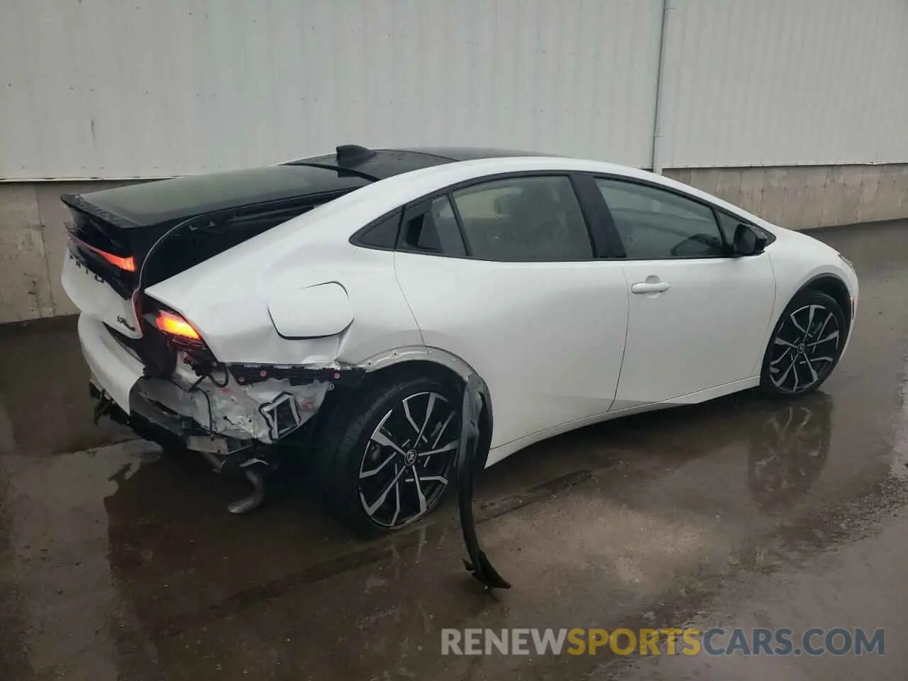 3 fotografías del automóvil dañado JTDACACU6R3013511 TOYOTA PRIUS 2024