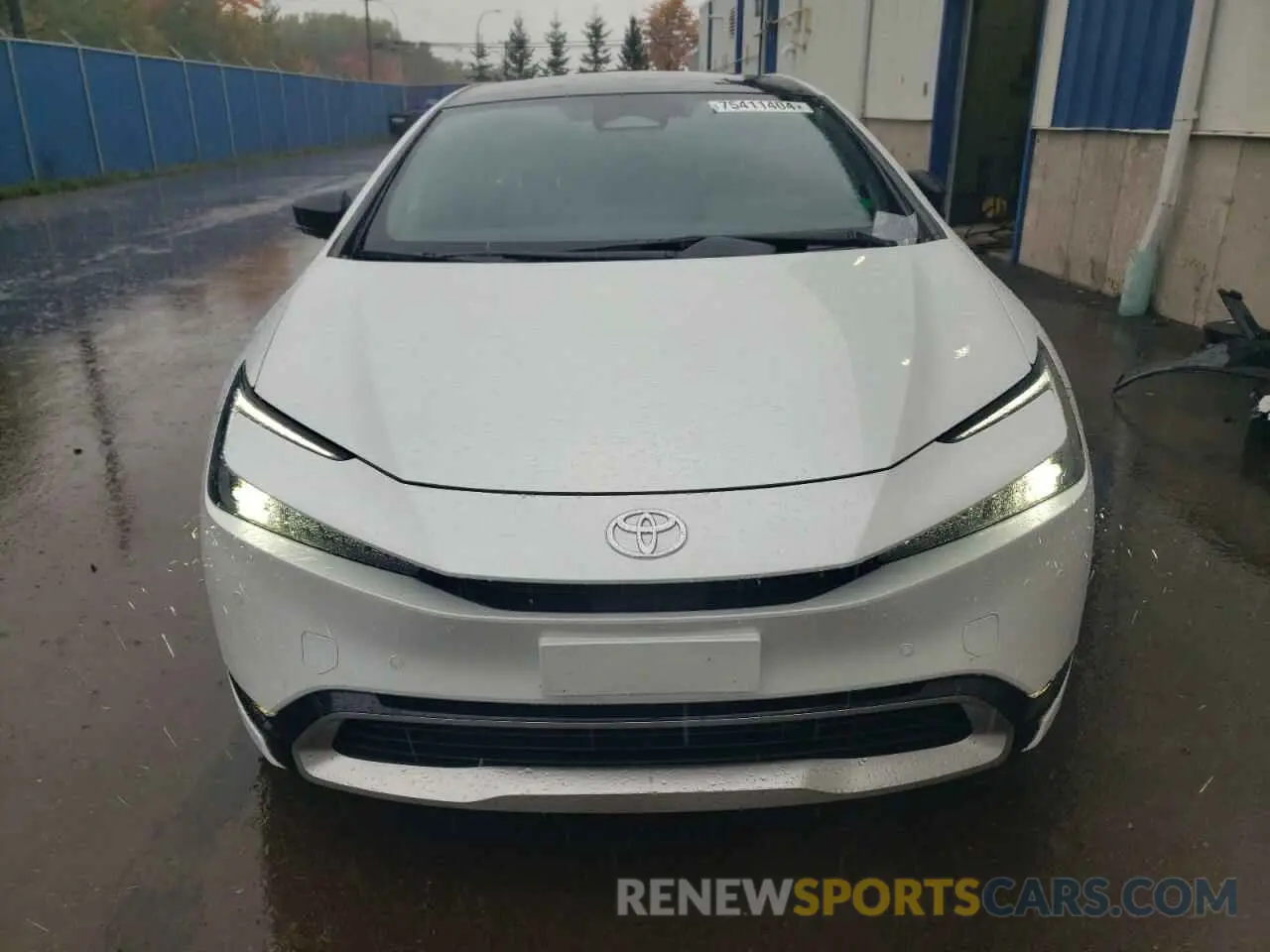 5 fotografías del automóvil dañado JTDACACU6R3013511 TOYOTA PRIUS 2024