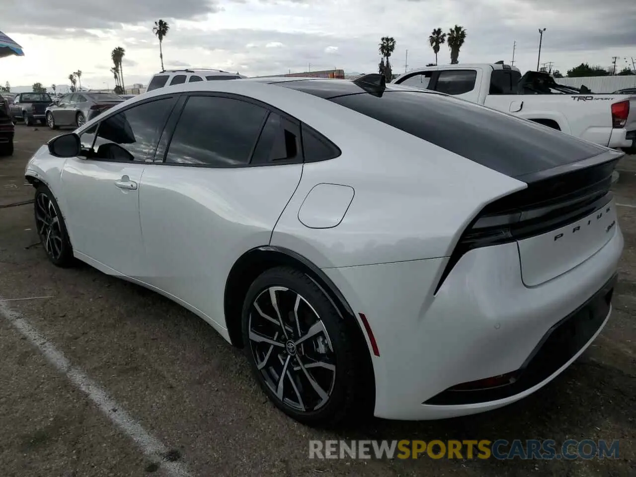 2 fotografías del automóvil dañado JTDACACU9R3028052 TOYOTA PRIUS 2024