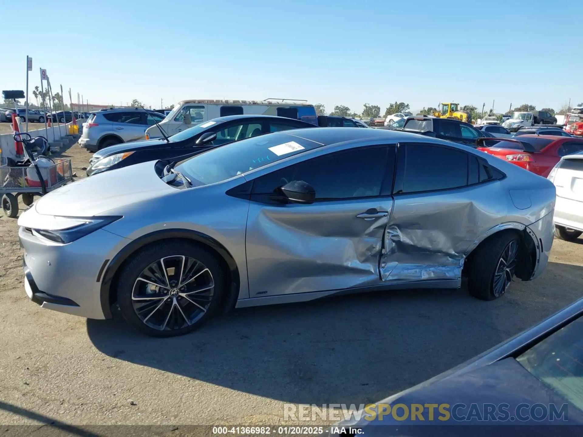 13 fotografías del automóvil dañado JTDADABU2R3015903 TOYOTA PRIUS 2024