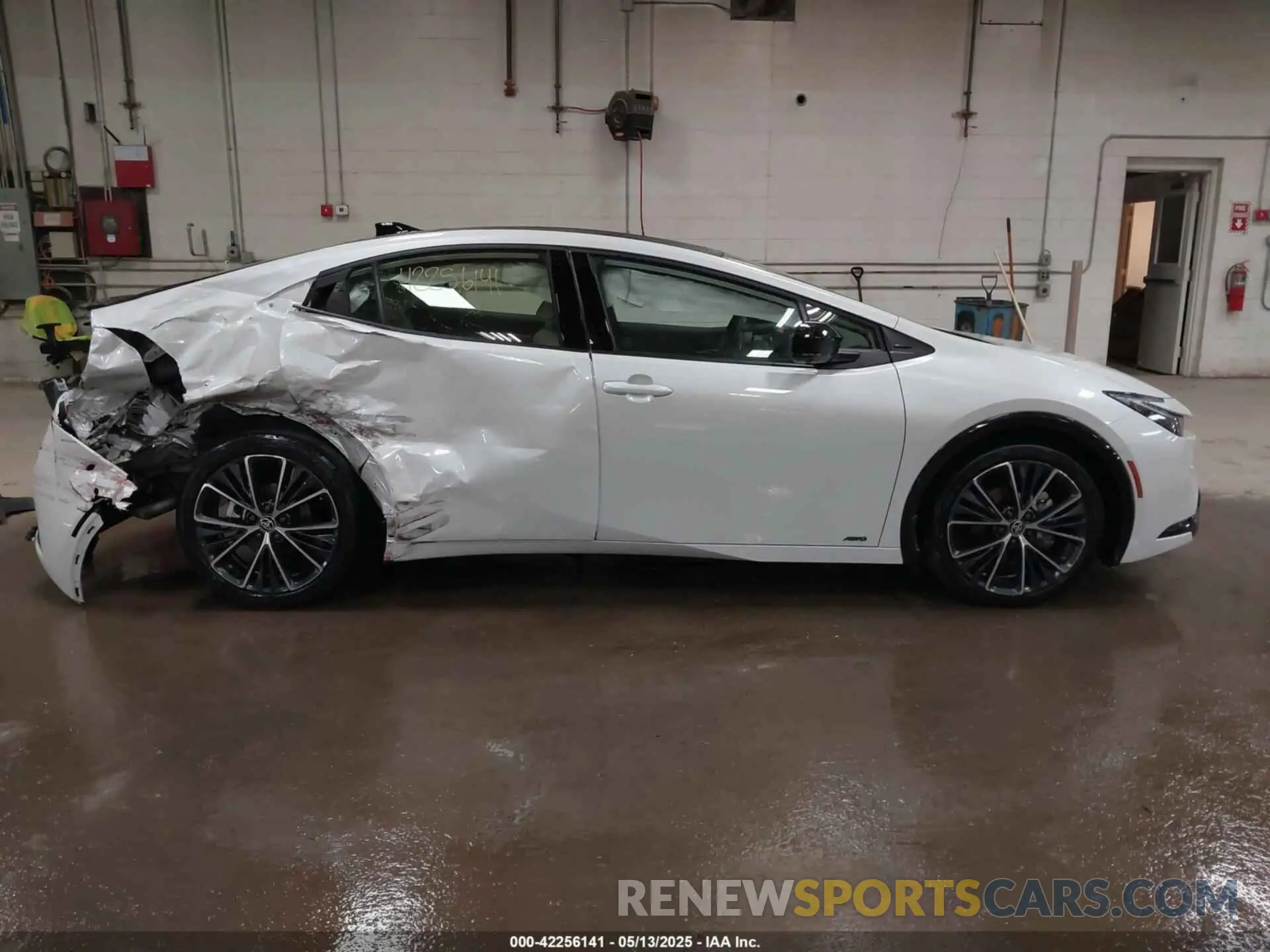 13 fotografías del automóvil dañado JTDADABU6R3024846 TOYOTA PRIUS 2024