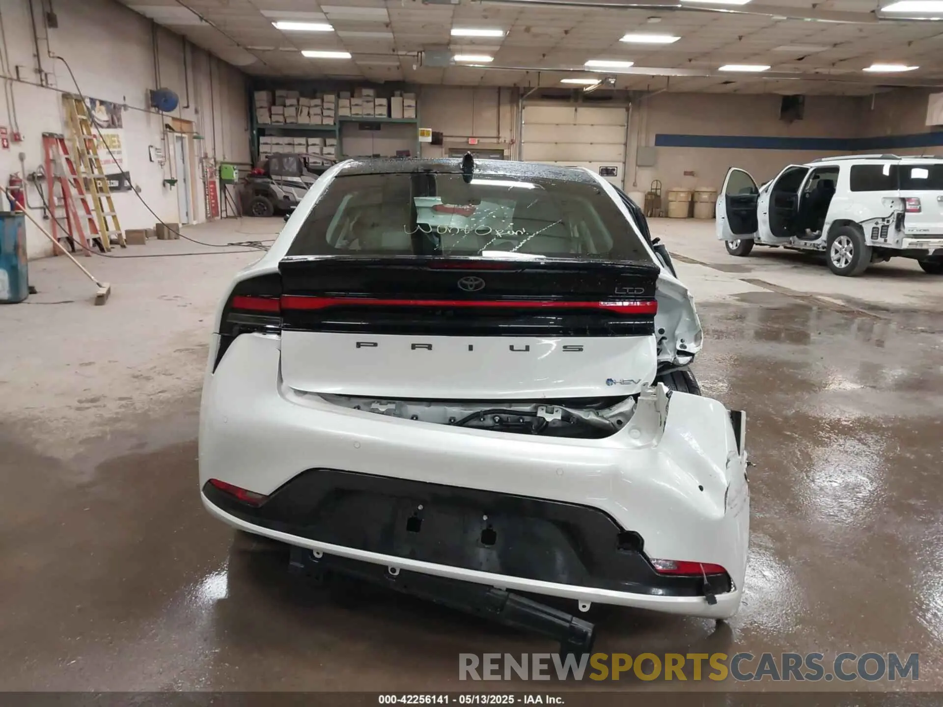 16 fotografías del automóvil dañado JTDADABU6R3024846 TOYOTA PRIUS 2024