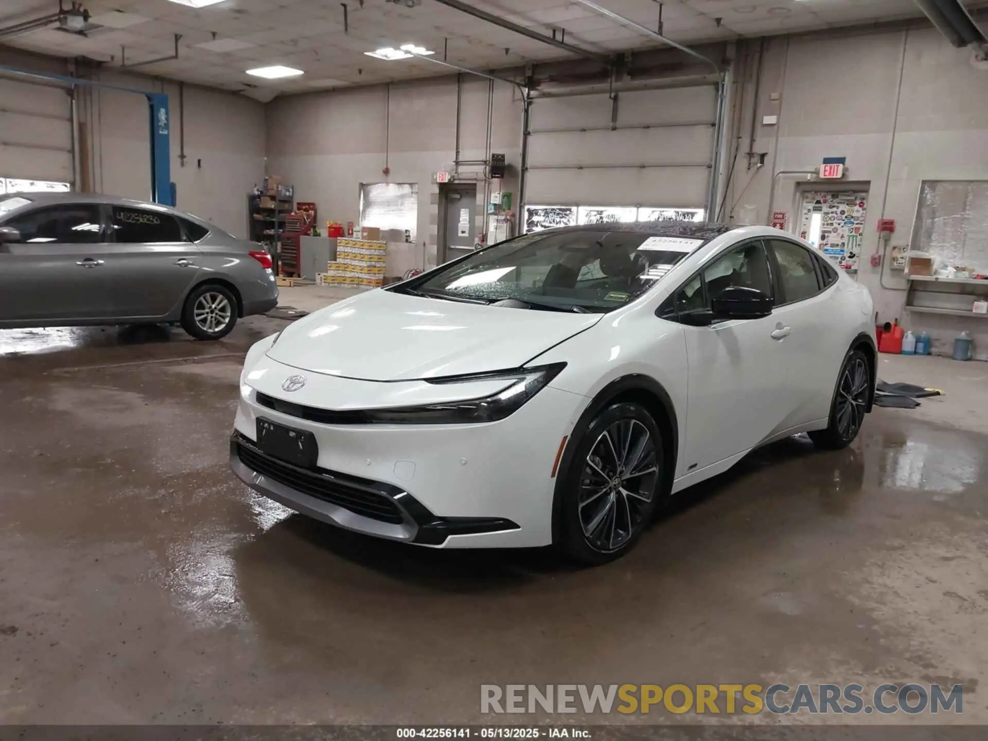 2 fotografías del automóvil dañado JTDADABU6R3024846 TOYOTA PRIUS 2024