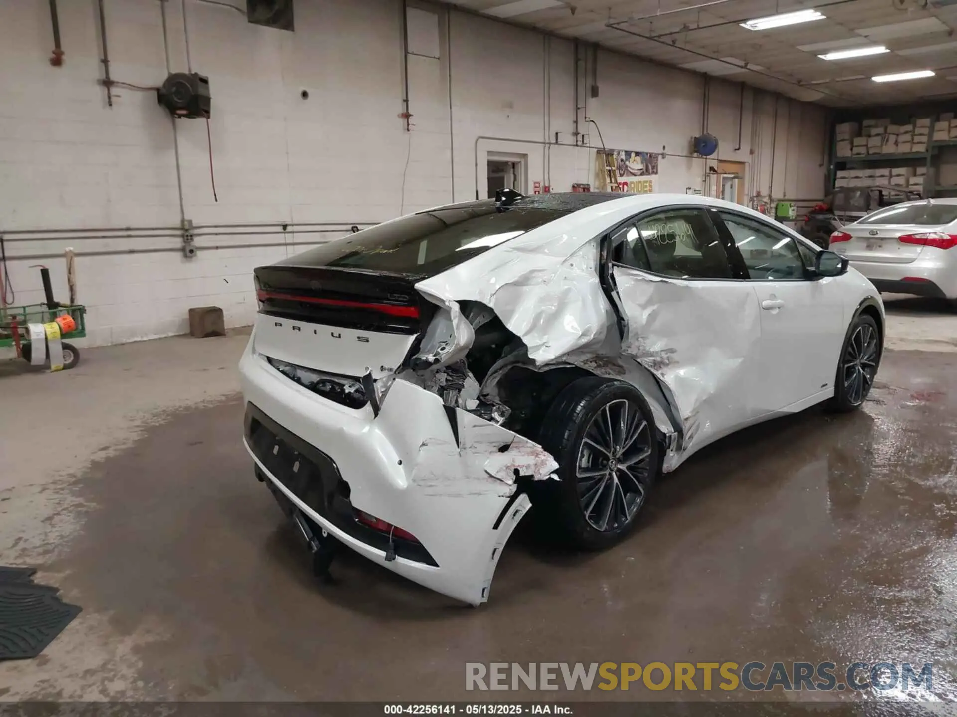 4 fotografías del automóvil dañado JTDADABU6R3024846 TOYOTA PRIUS 2024