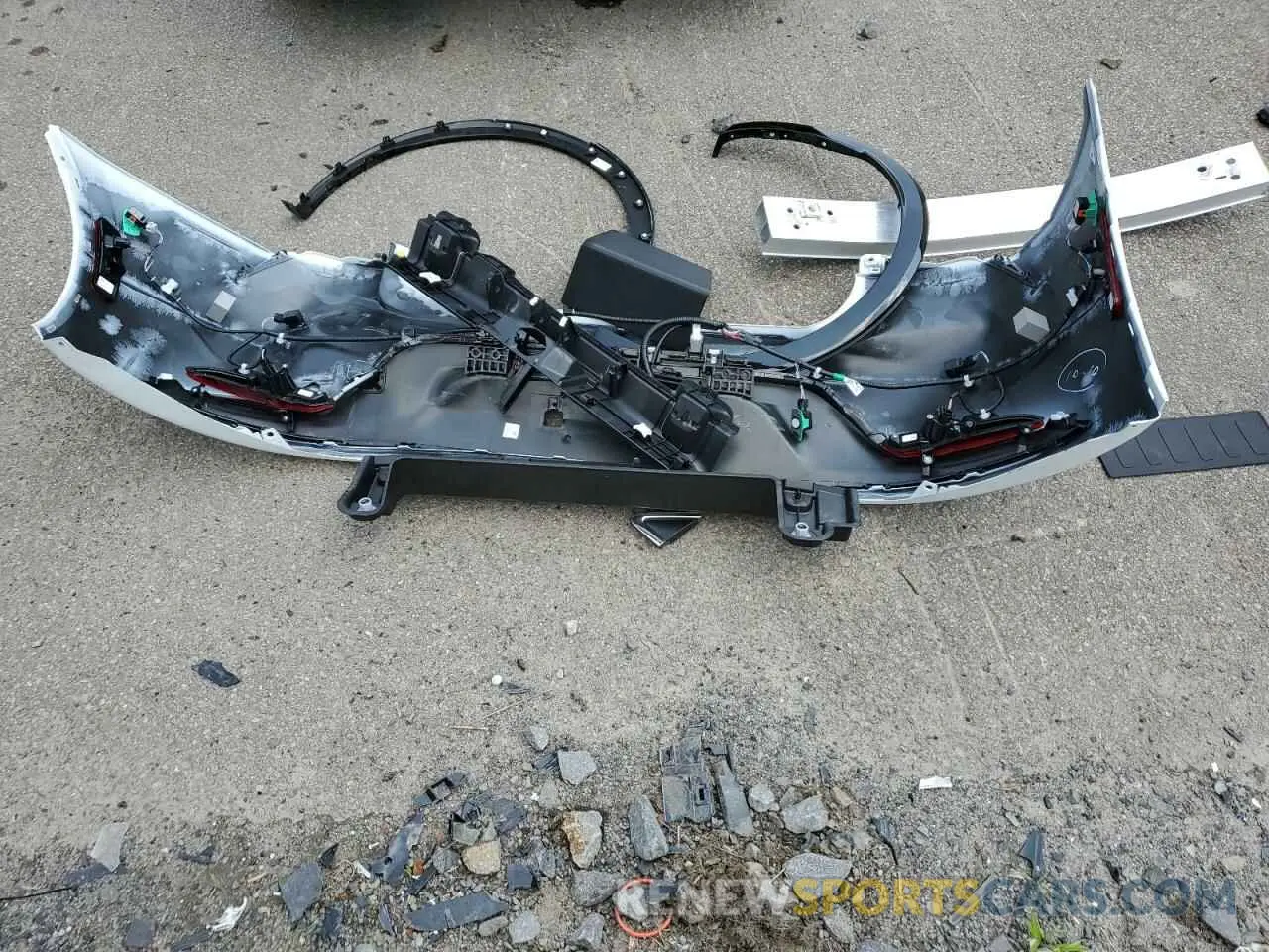 12 fotografías del automóvil dañado JTDADABU7R3018666 TOYOTA PRIUS 2024