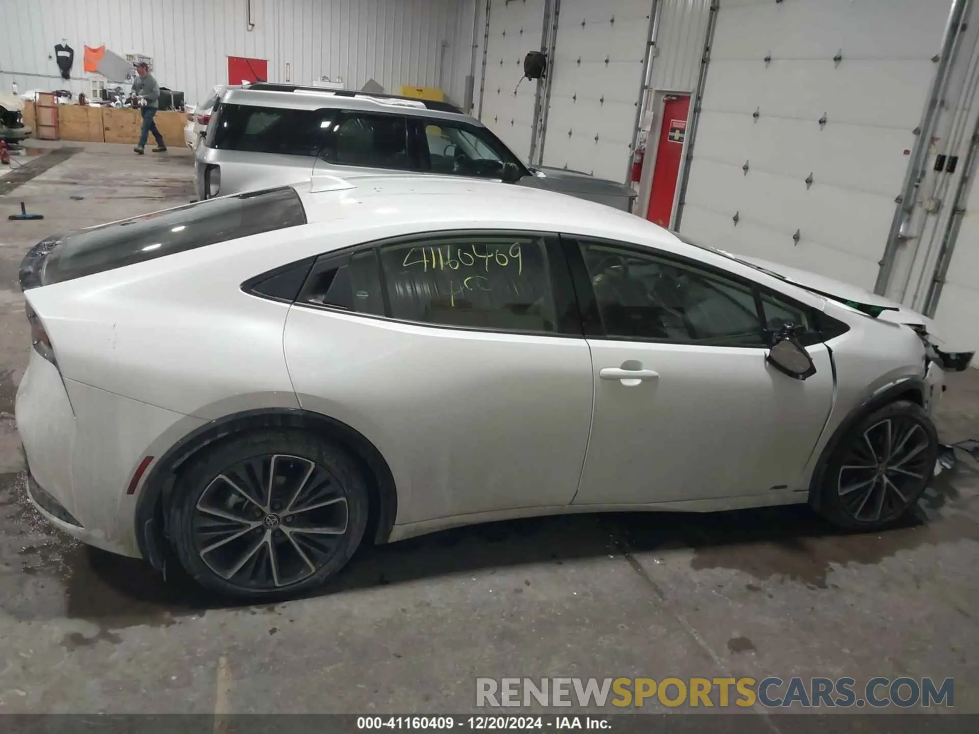 12 fotografías del automóvil dañado JTDADABUXR3017902 TOYOTA PRIUS 2024