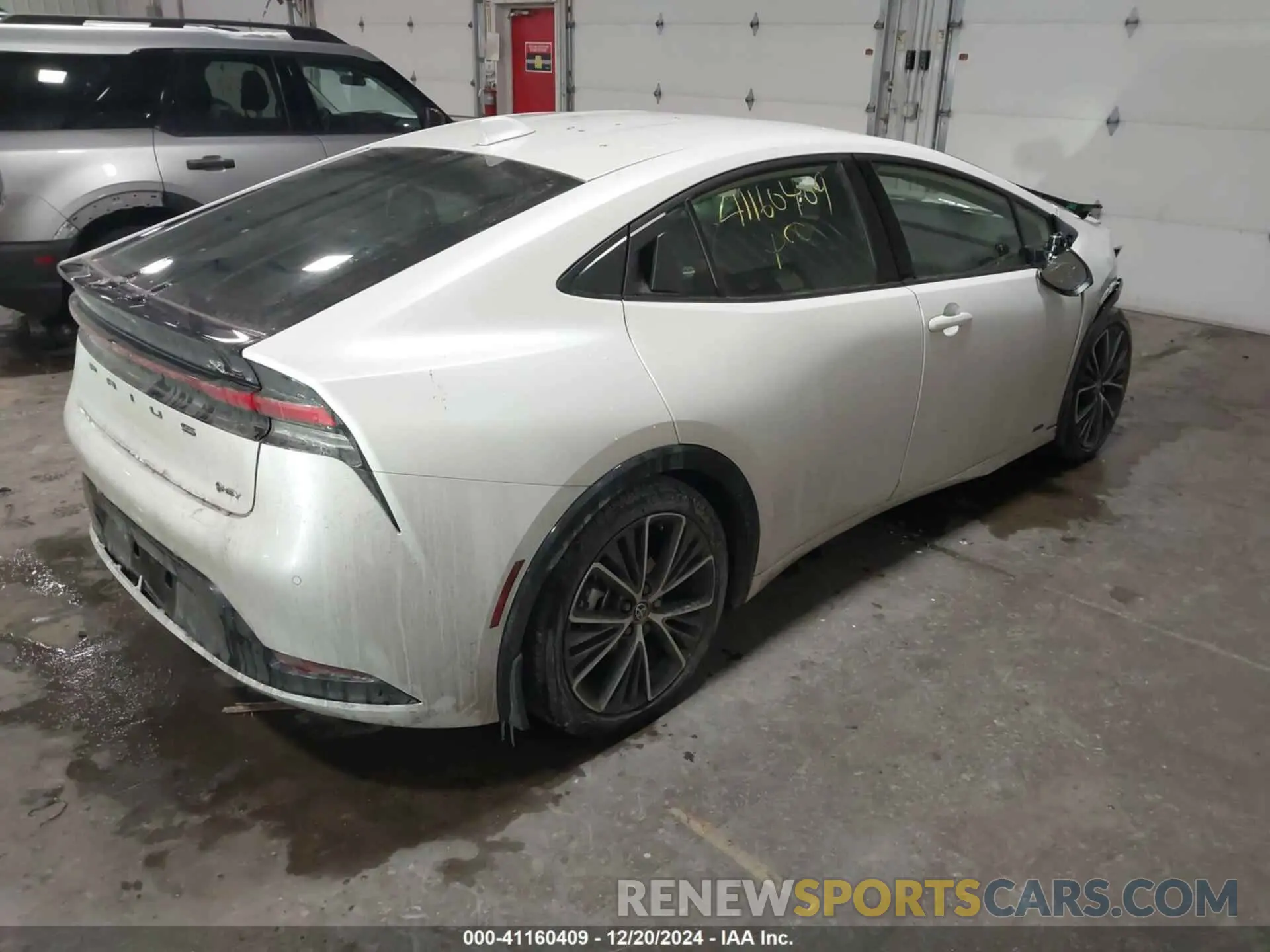 4 fotografías del automóvil dañado JTDADABUXR3017902 TOYOTA PRIUS 2024