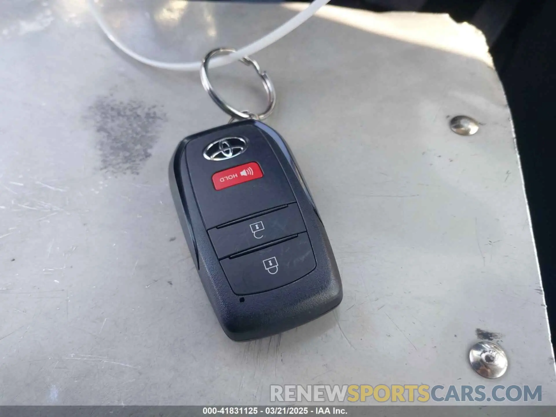 11 fotografías del automóvil dañado JTDACAAU5S3050686 TOYOTA PRIUS 2025