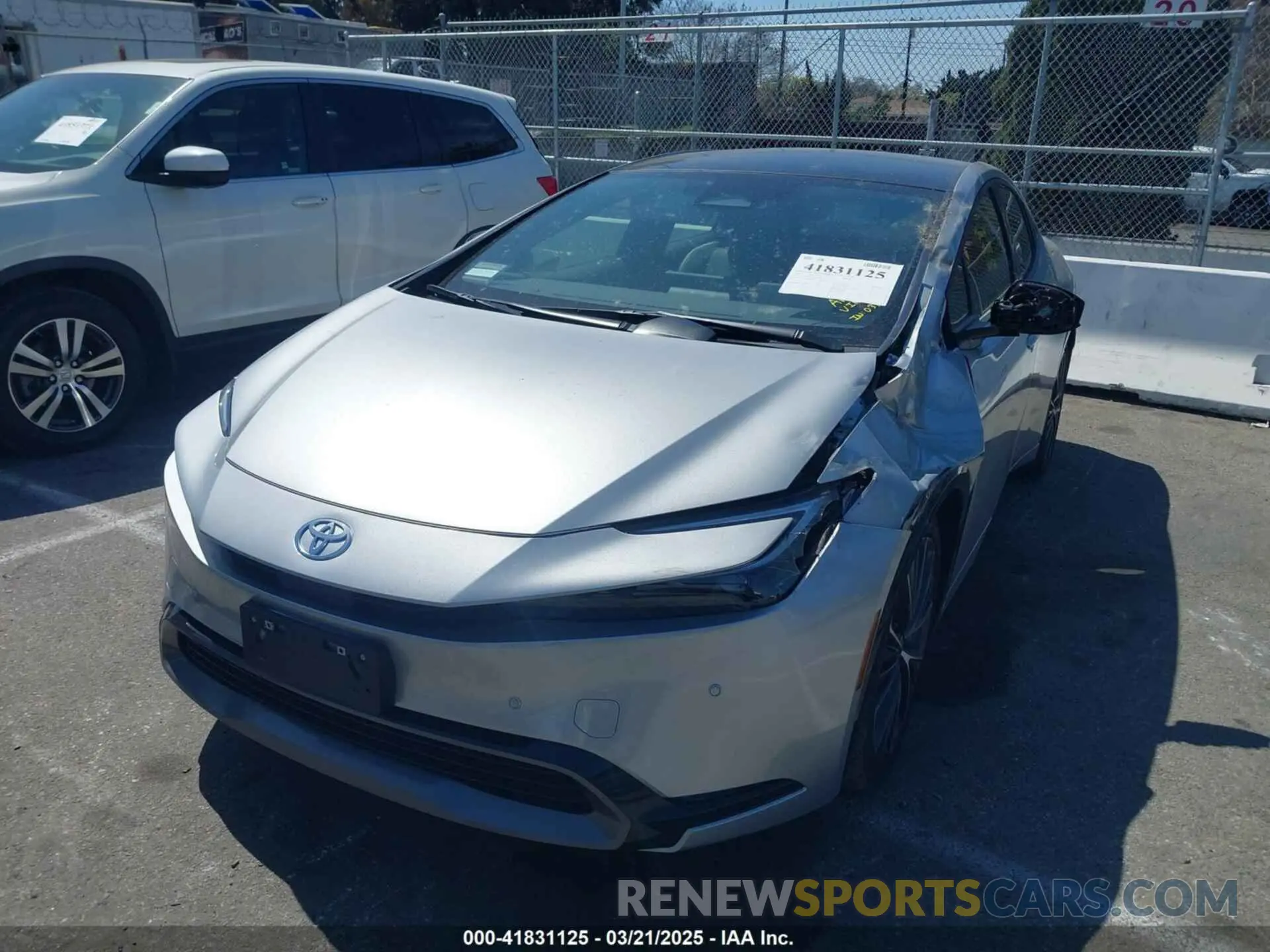 2 fotografías del automóvil dañado JTDACAAU5S3050686 TOYOTA PRIUS 2025
