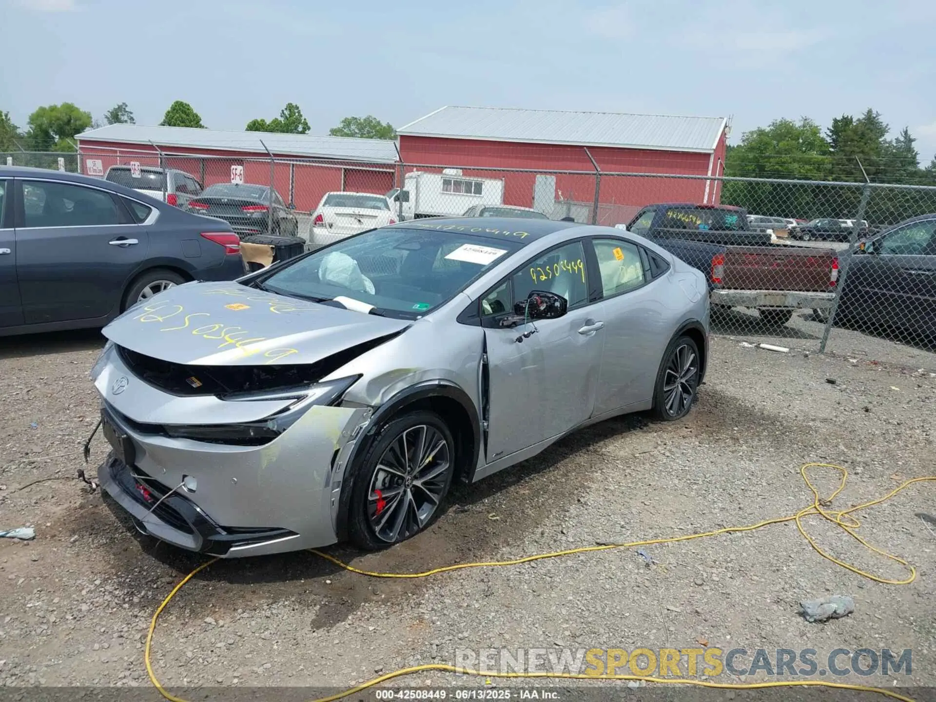 2 fotografías del automóvil dañado JTDADABU2S3028656 TOYOTA PRIUS 2025