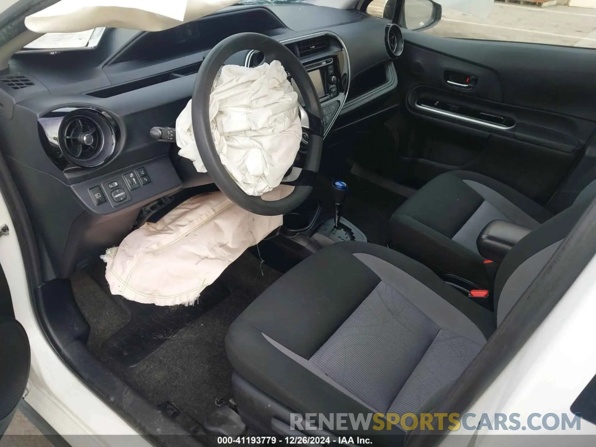 5 fotografías del automóvil dañado JTDKDTB30K1620866 TOYOTA PRIUS C 2019