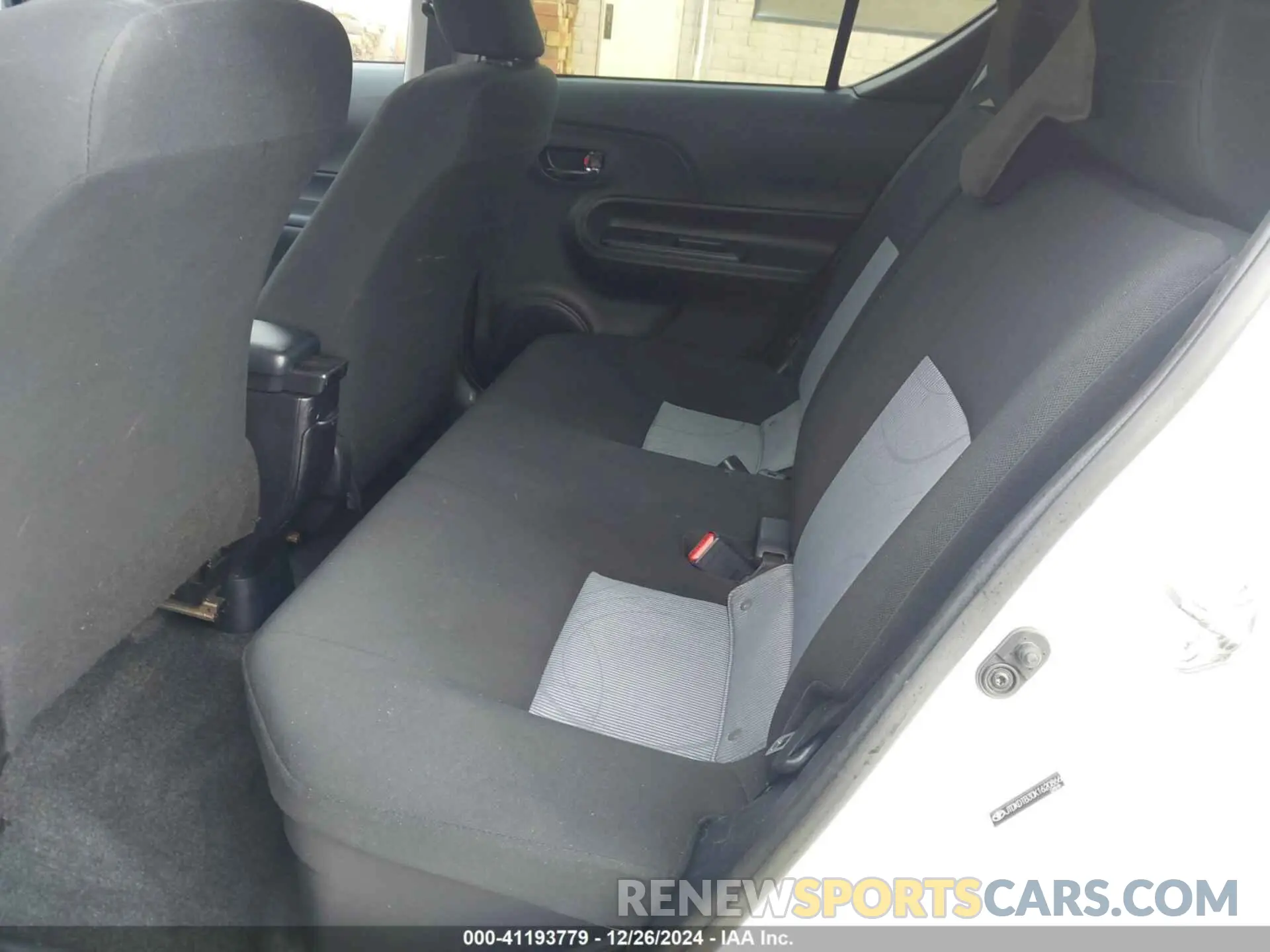 8 fotografías del automóvil dañado JTDKDTB30K1620866 TOYOTA PRIUS C 2019