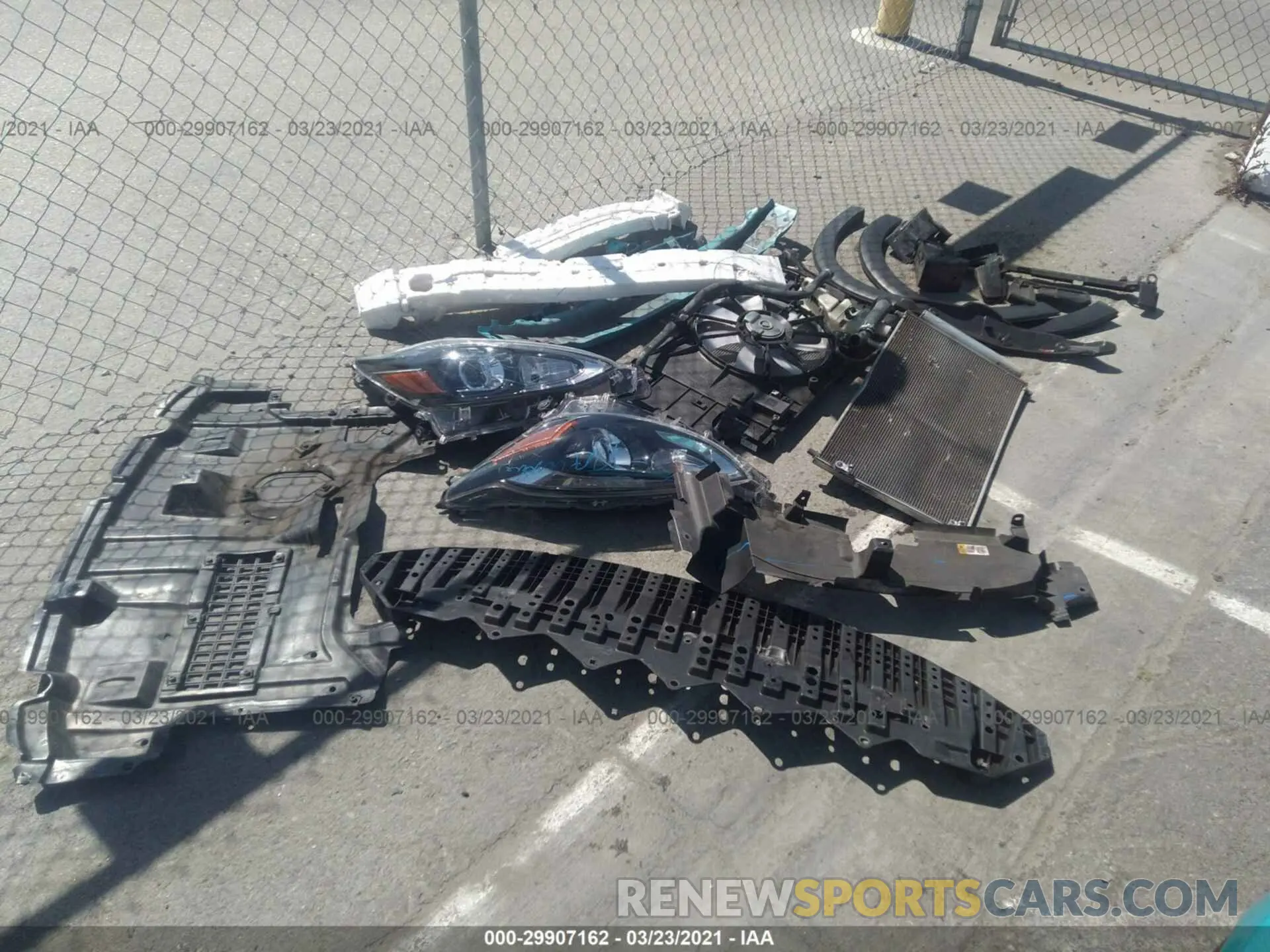 12 fotografías del automóvil dañado JTDKDTB31K1621203 TOYOTA PRIUS C 2019